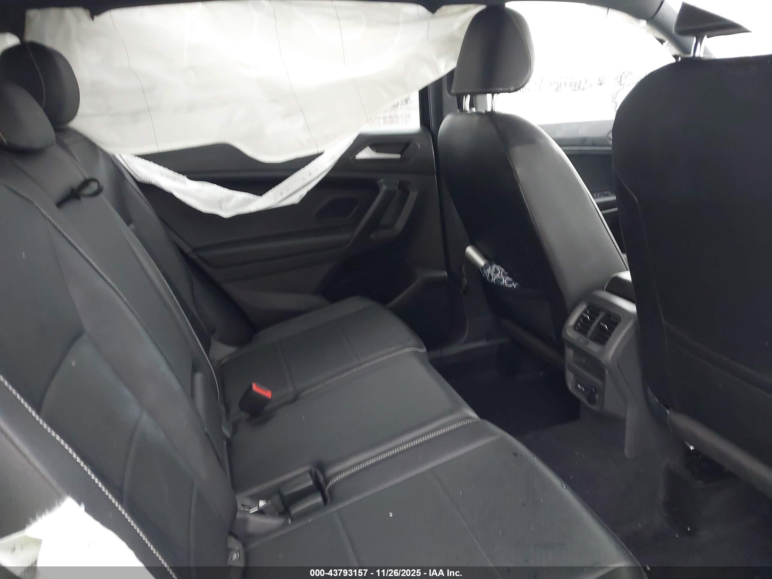 VOLKSWAGEN TIGUAN image 8