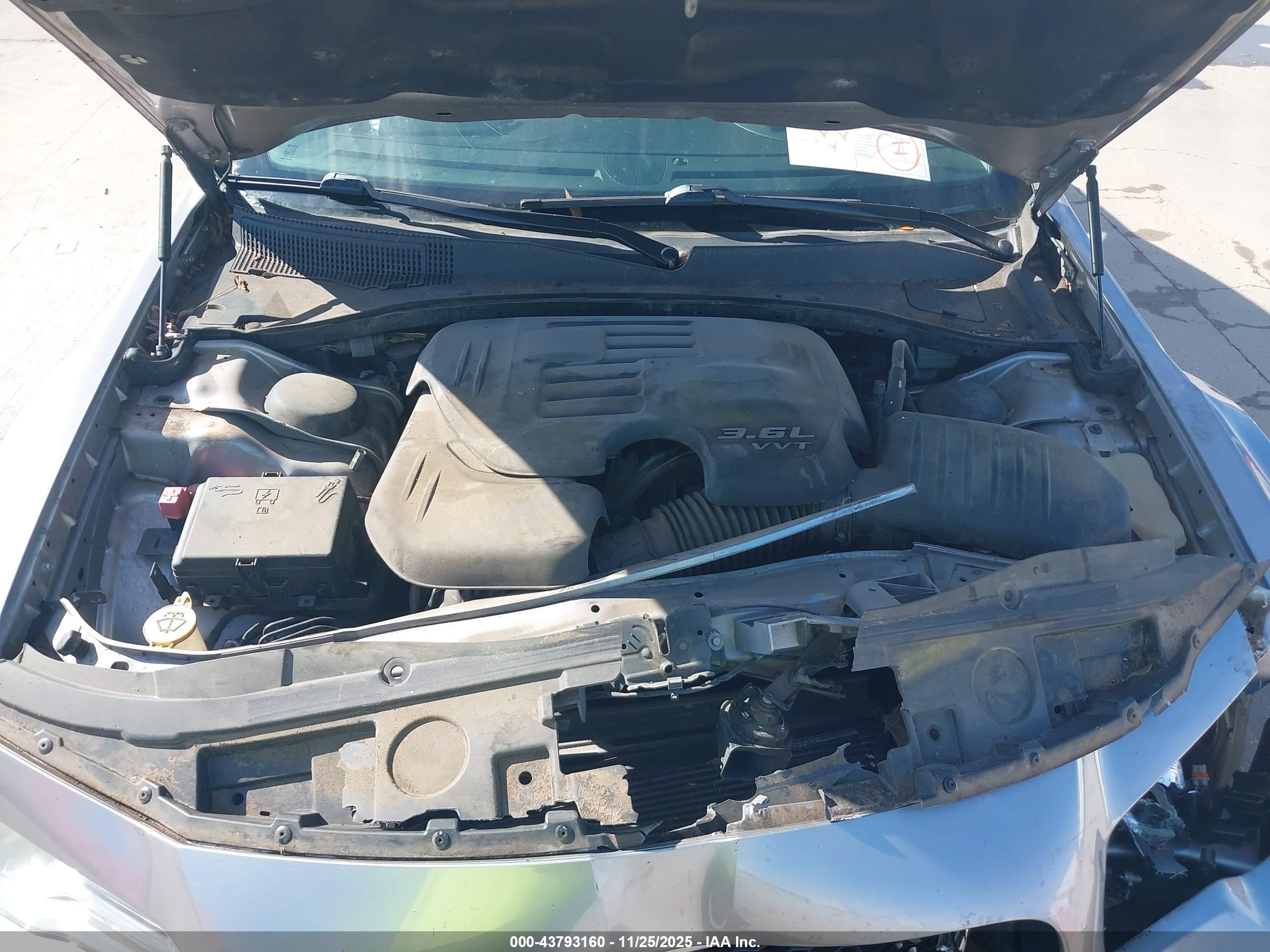 CHRYSLER 300 image 10