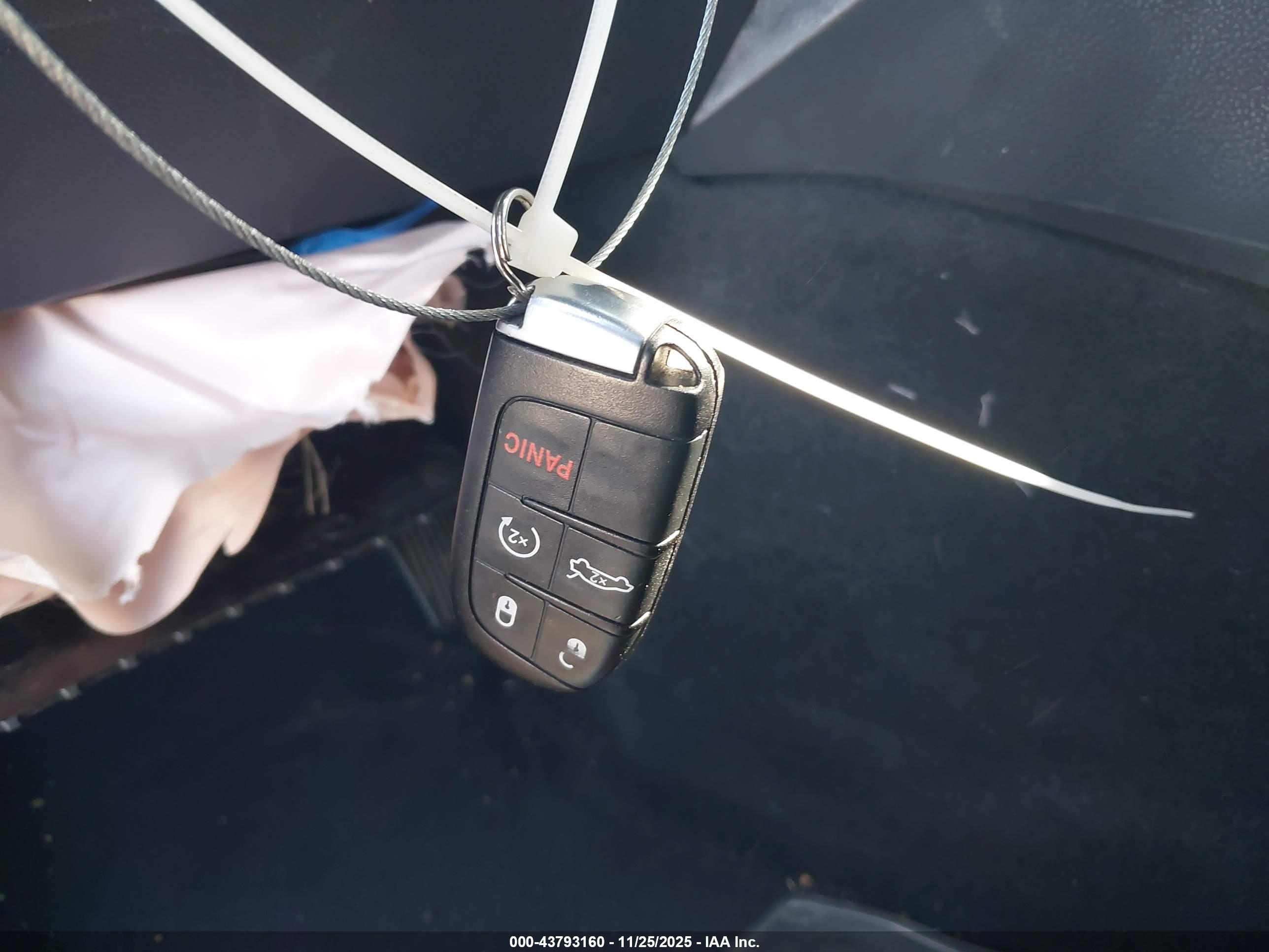 CHRYSLER 300 image 11