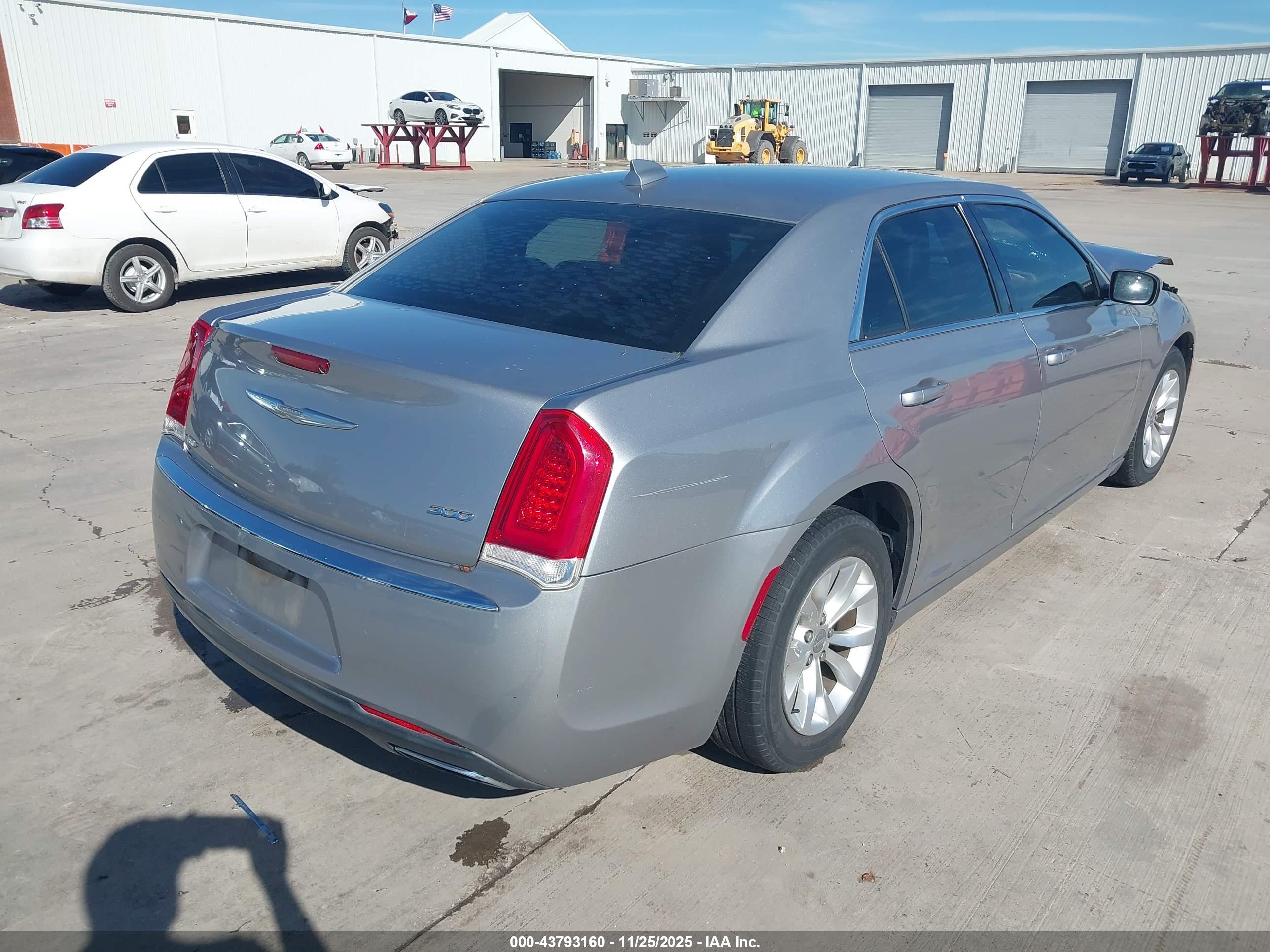 CHRYSLER 300 image 4