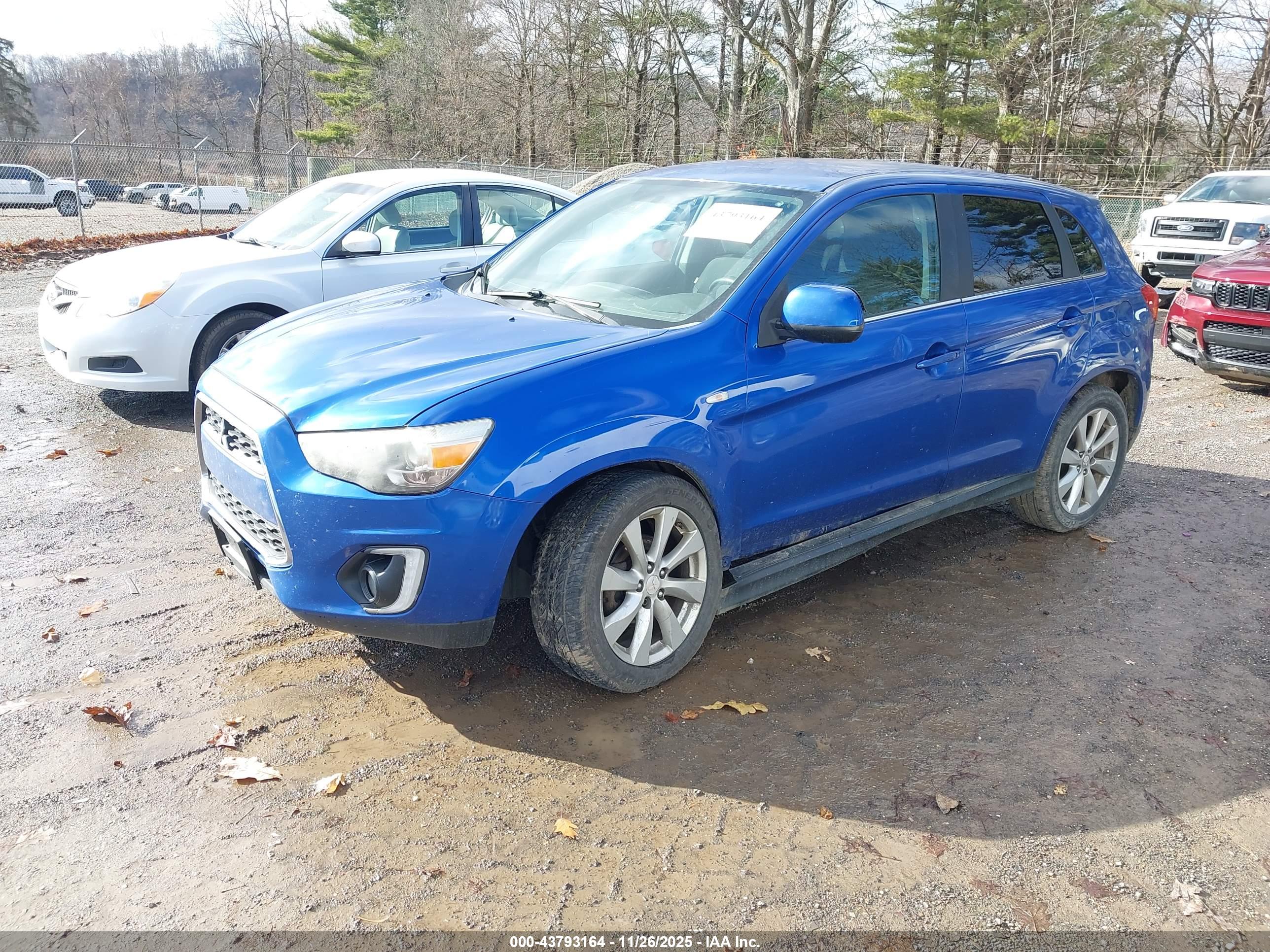 MITSUBISHI OUTLANDER image 2