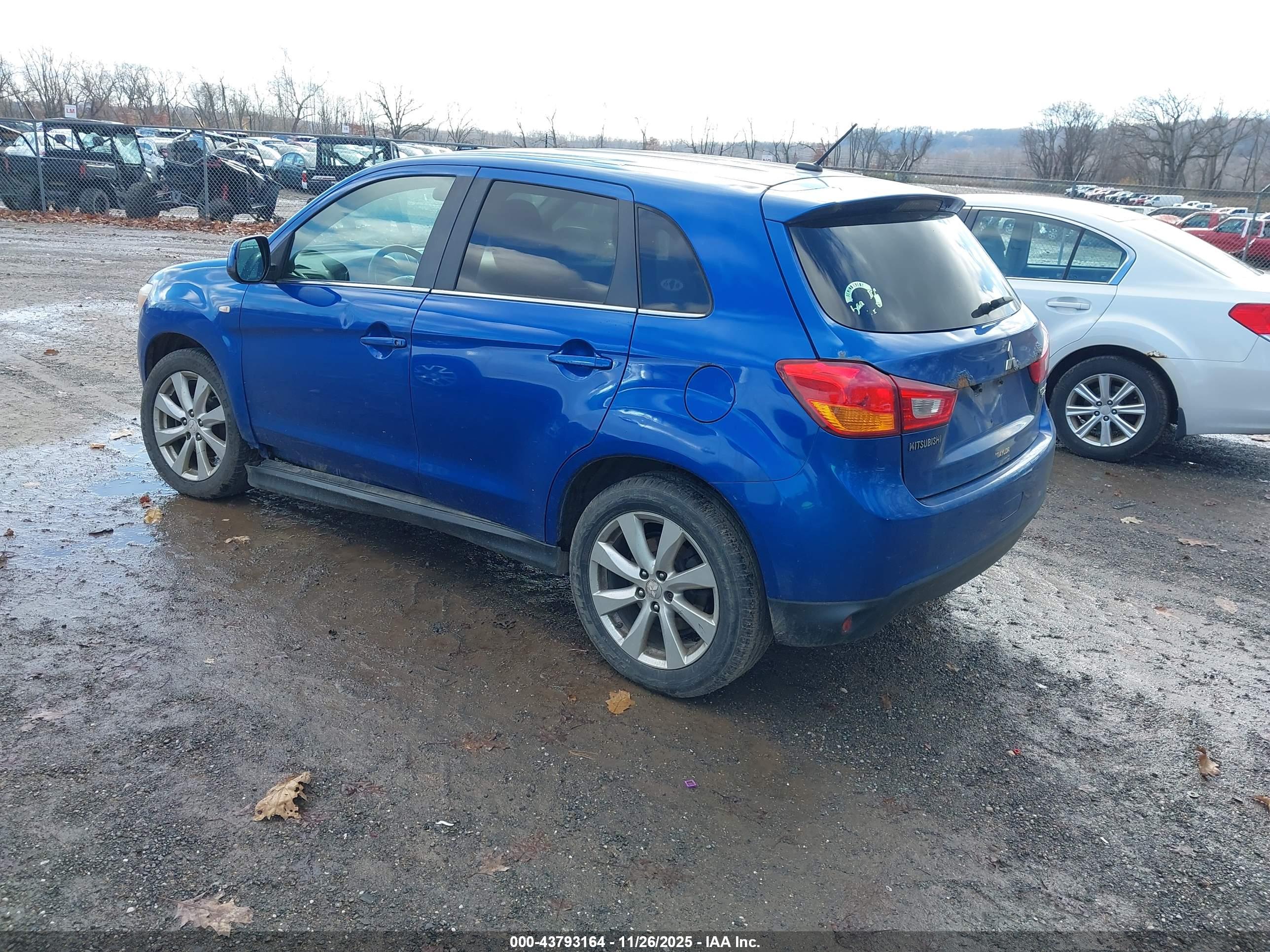MITSUBISHI OUTLANDER image 3