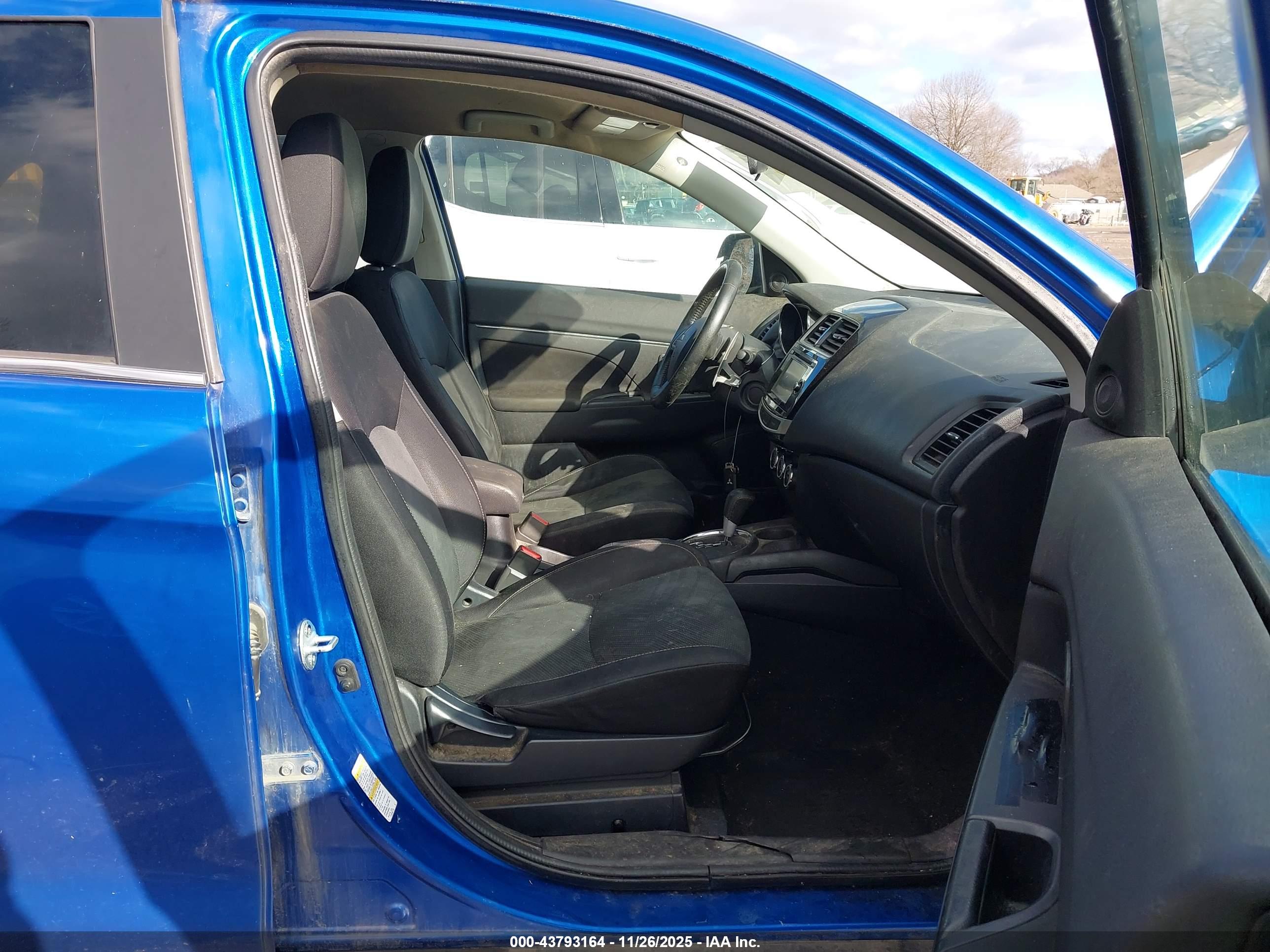 MITSUBISHI OUTLANDER image 5