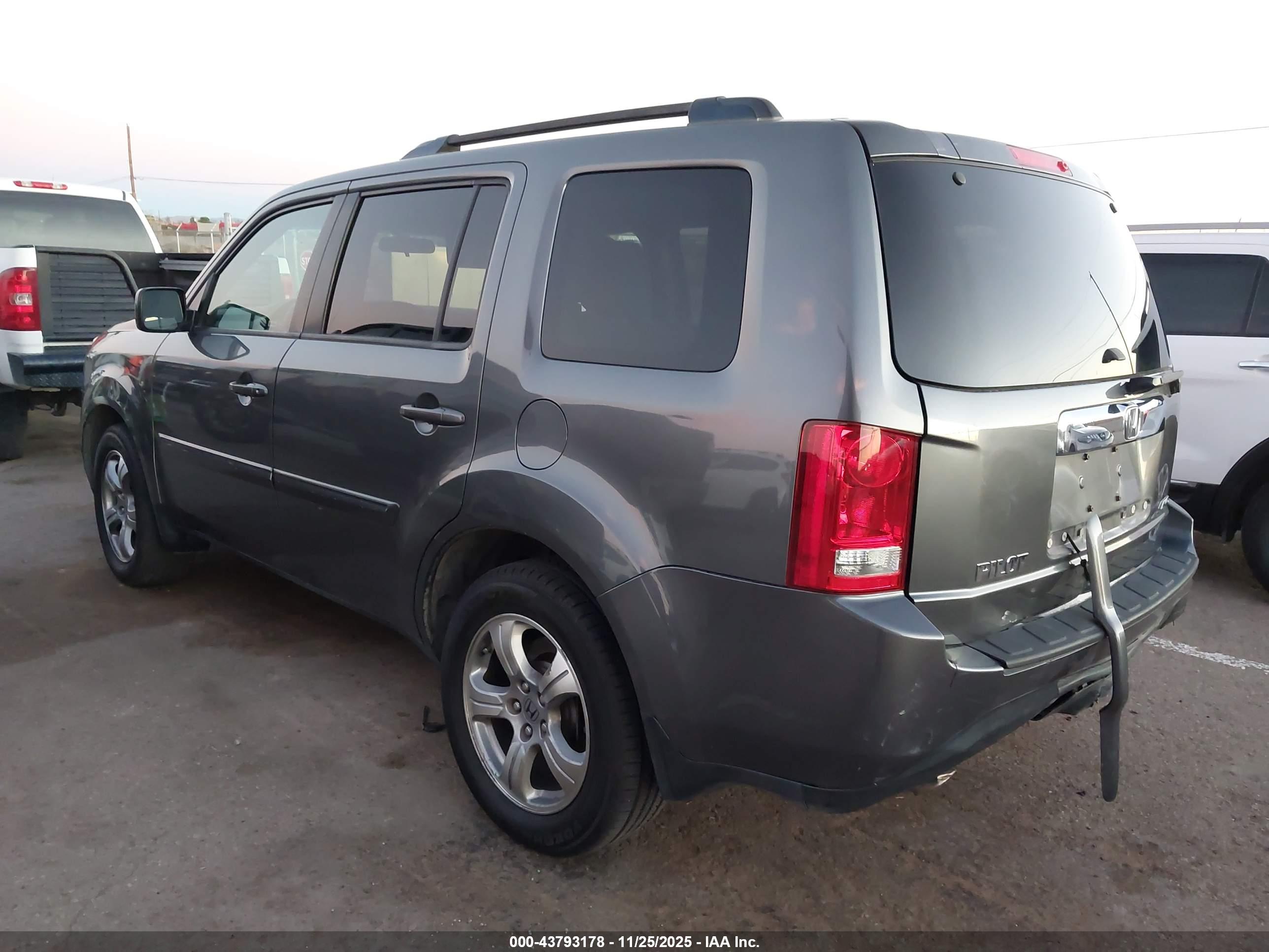 HONDA PILOT image 3
