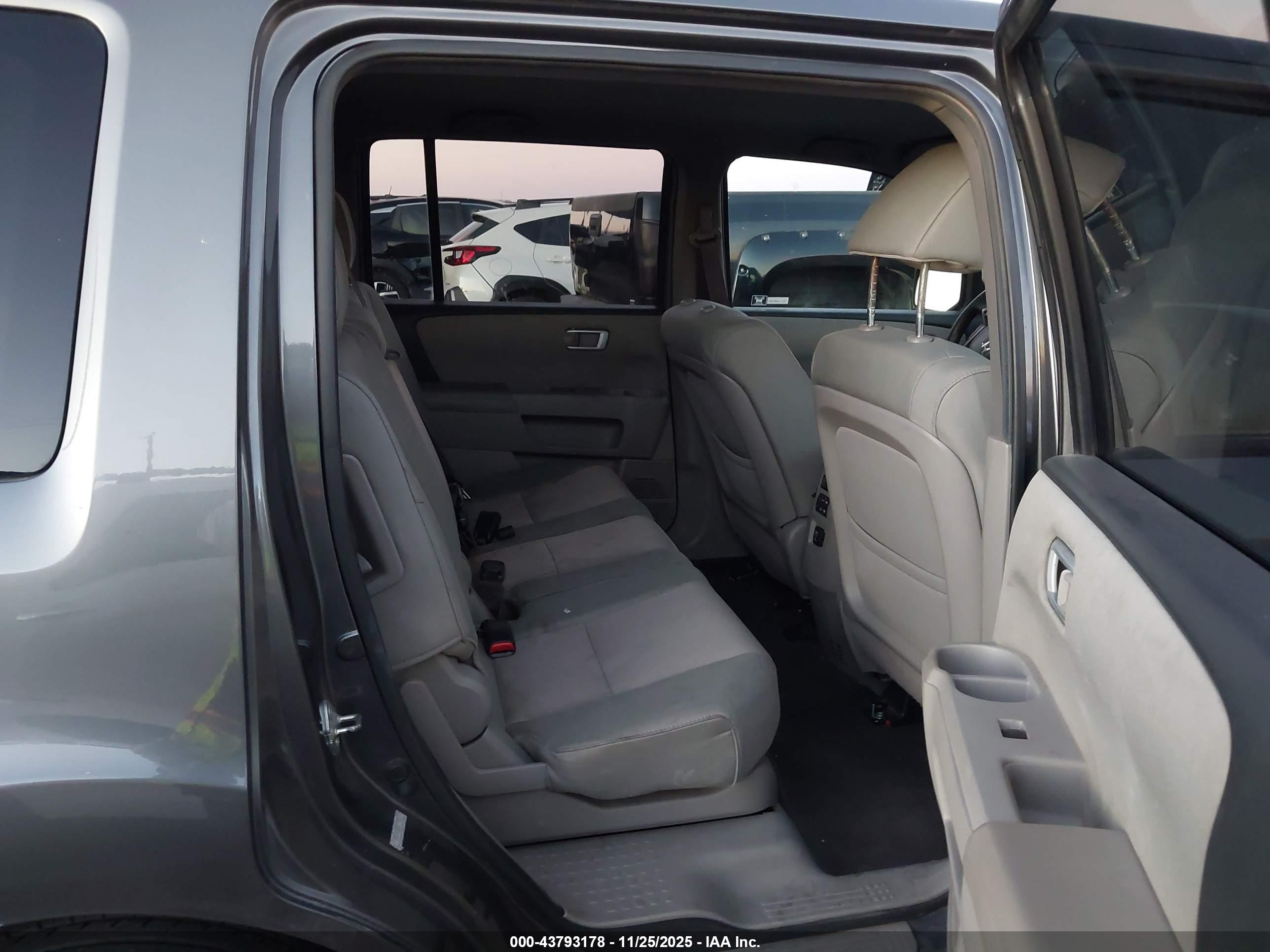 HONDA PILOT image 8