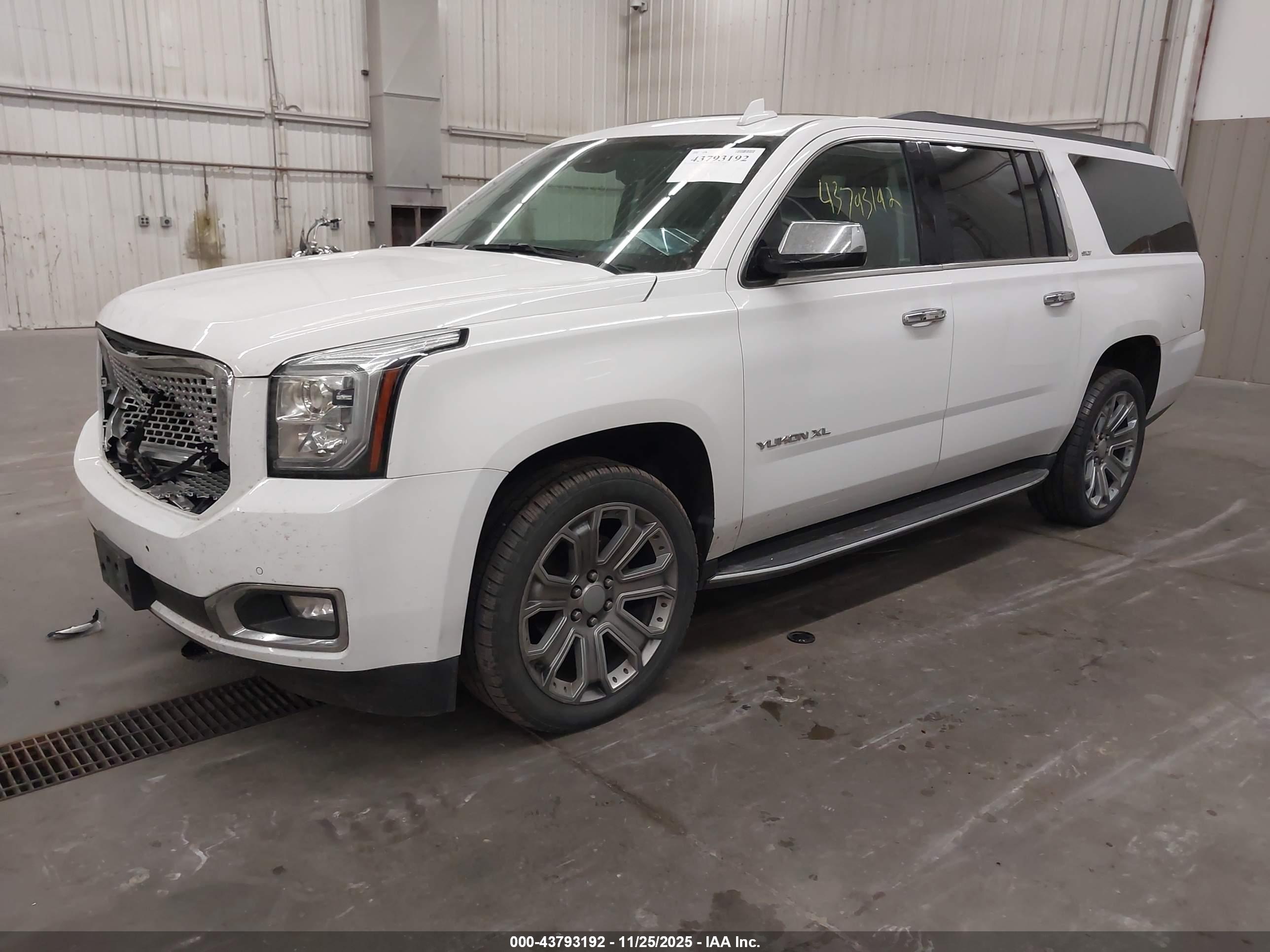 GMC YUKON image 2