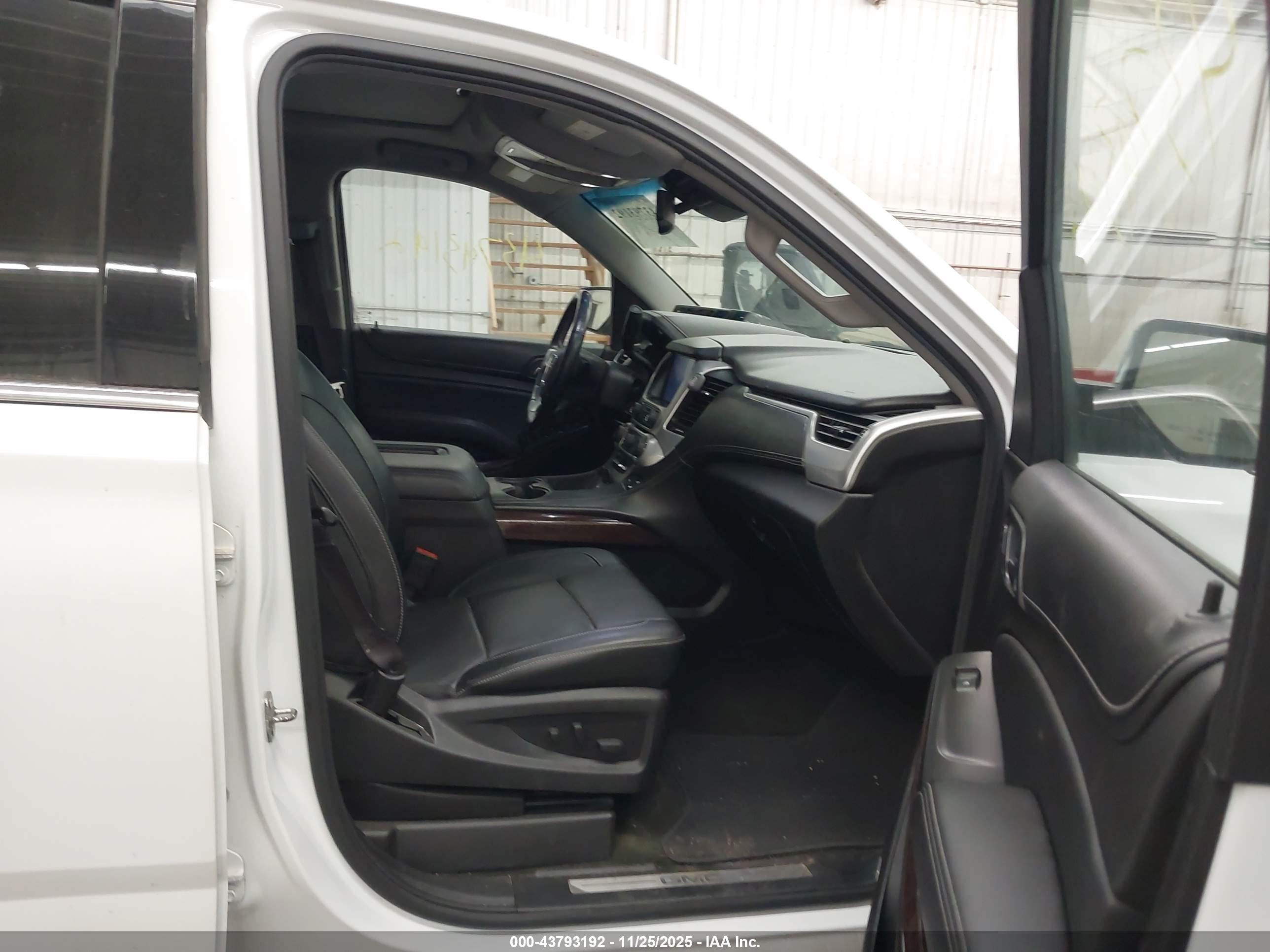 GMC YUKON image 5