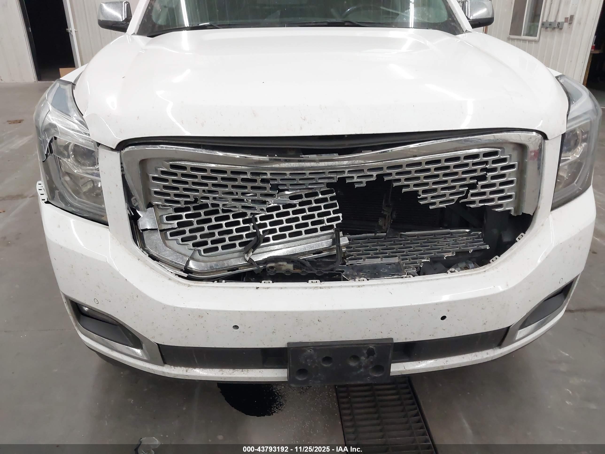 GMC YUKON image 6