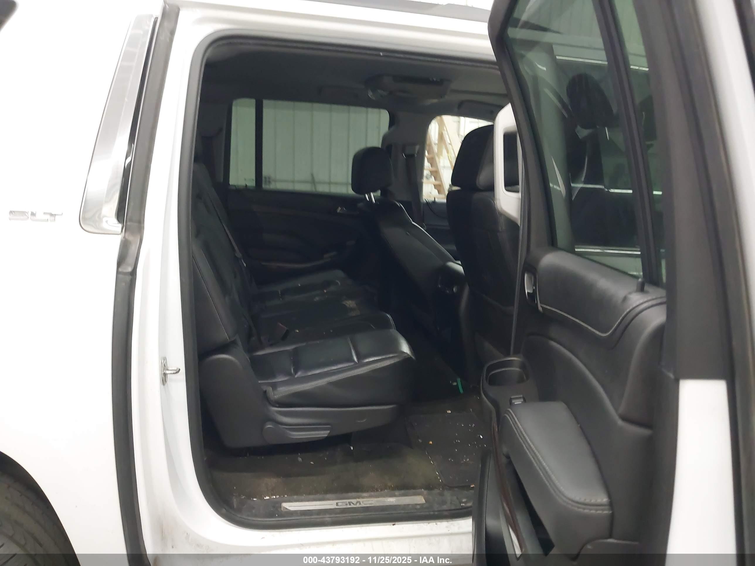 GMC YUKON image 8