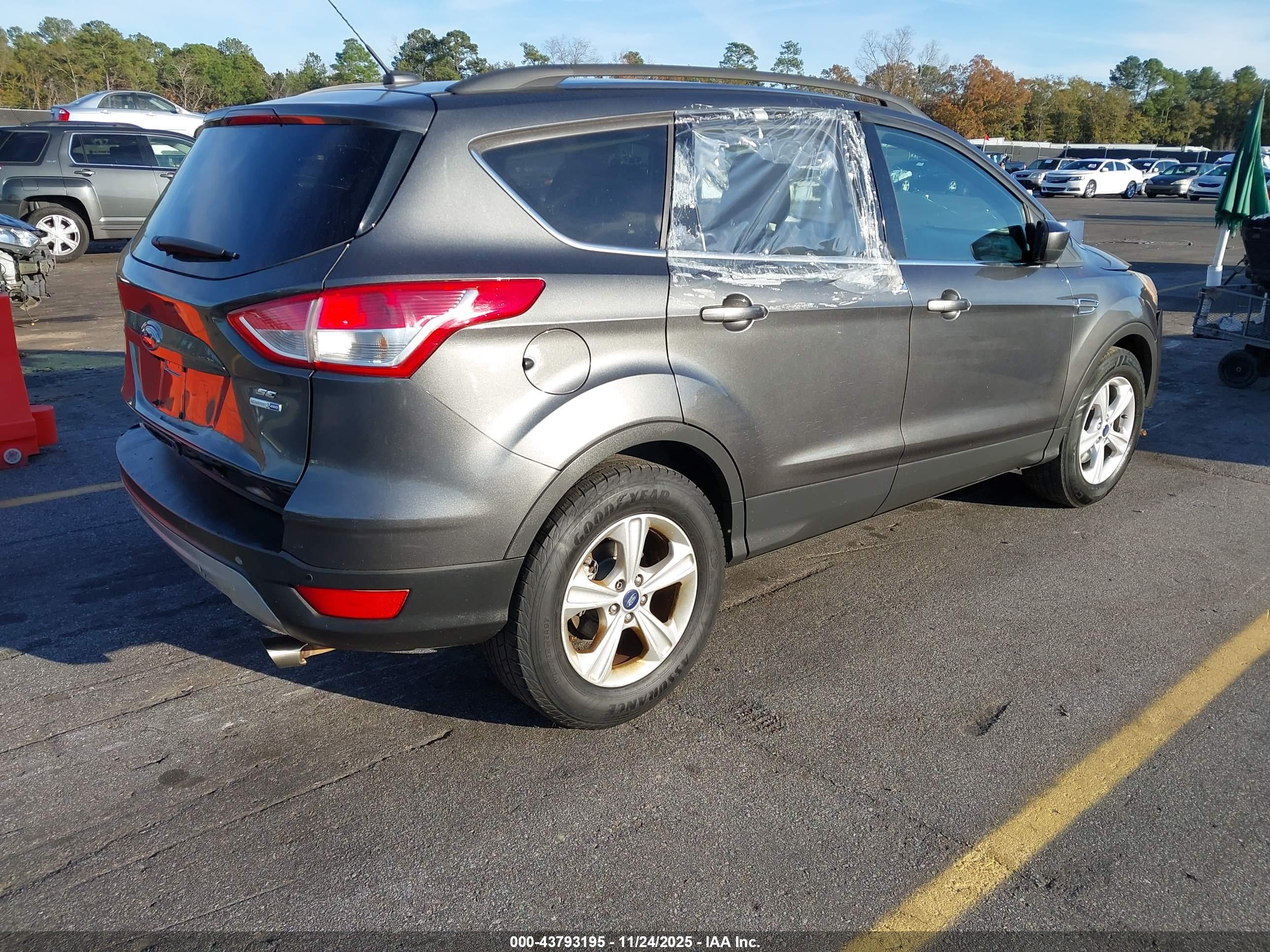 FORD ESCAPE image 4