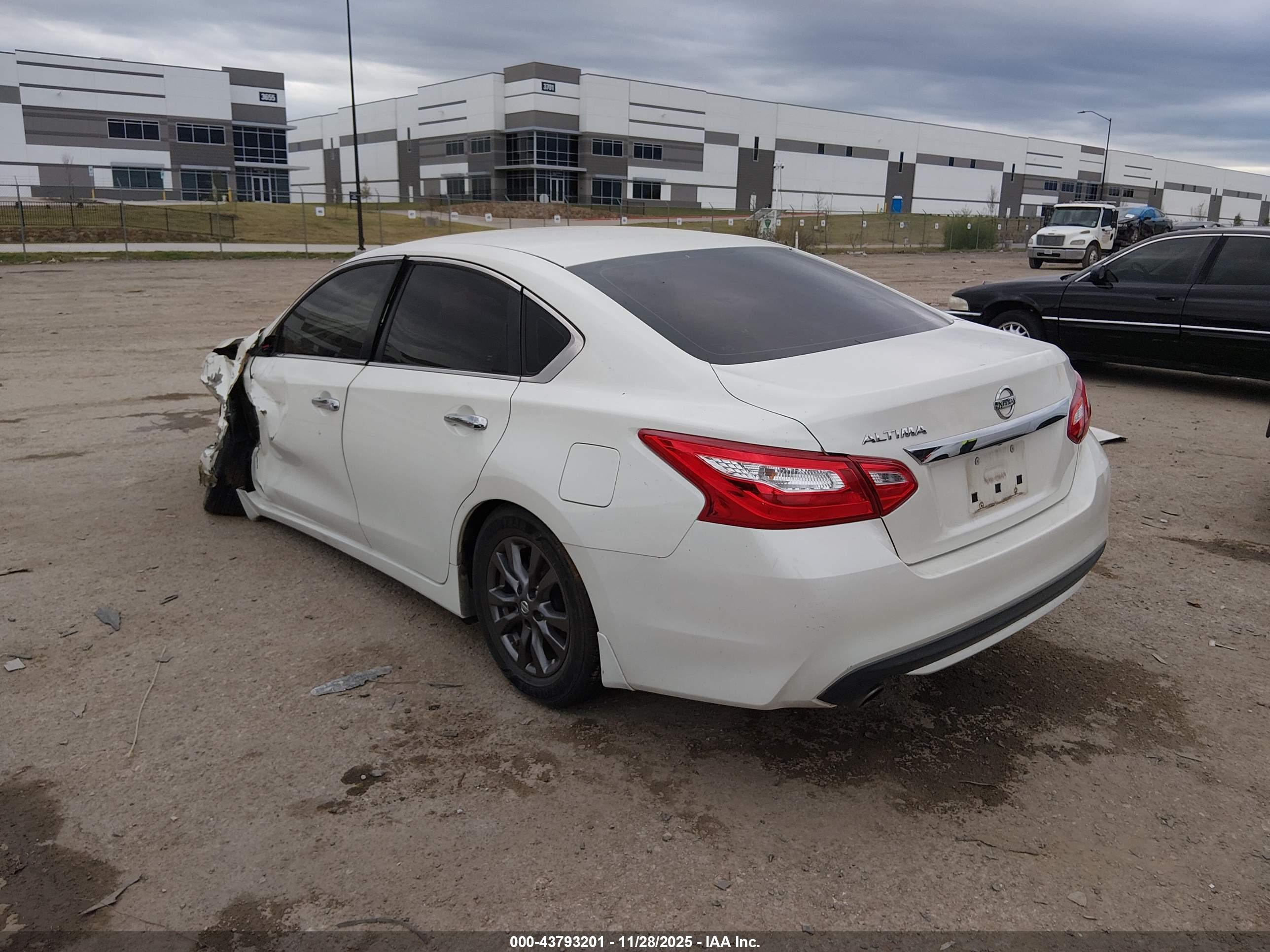 NISSAN ALTIMA image 3