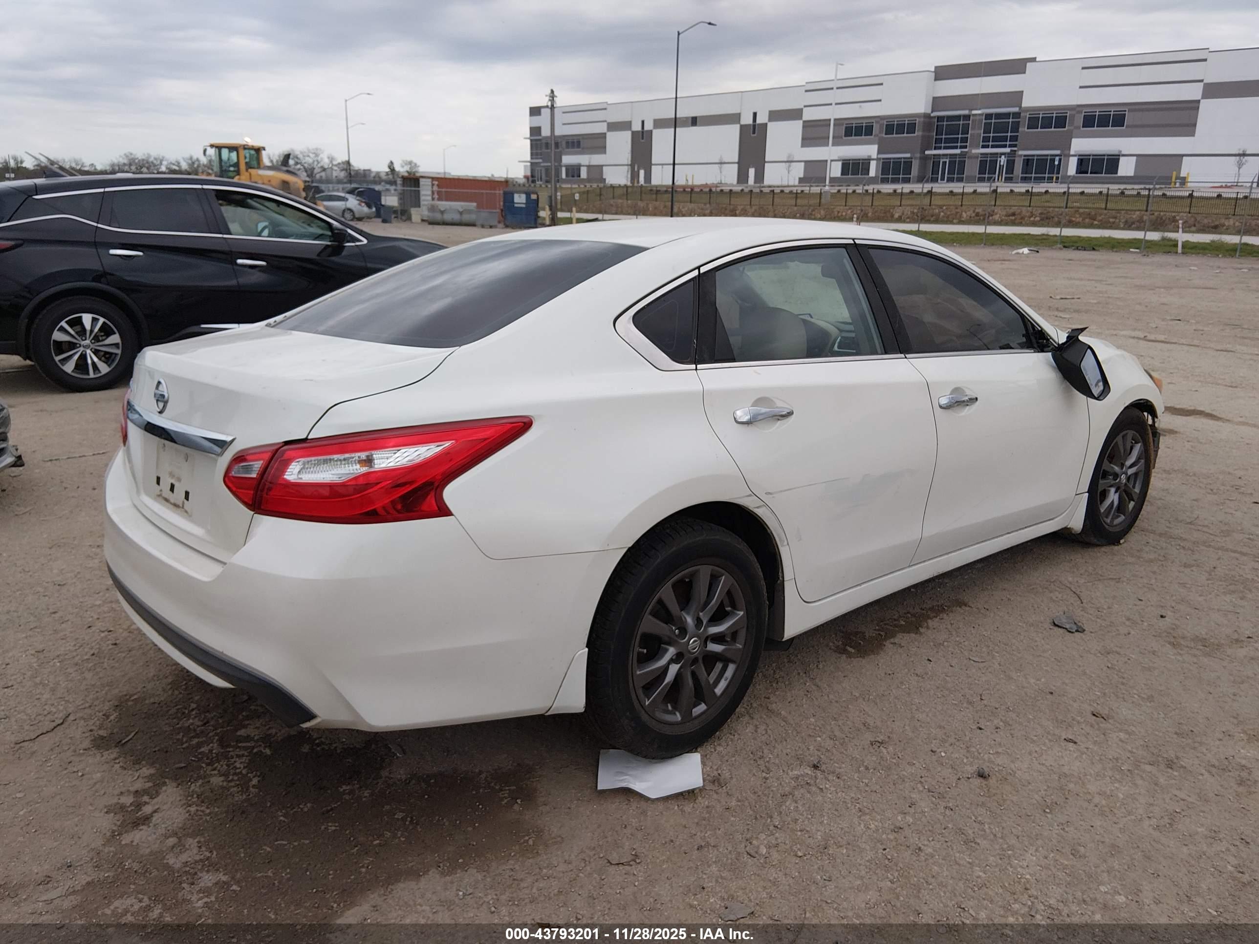 NISSAN ALTIMA image 4