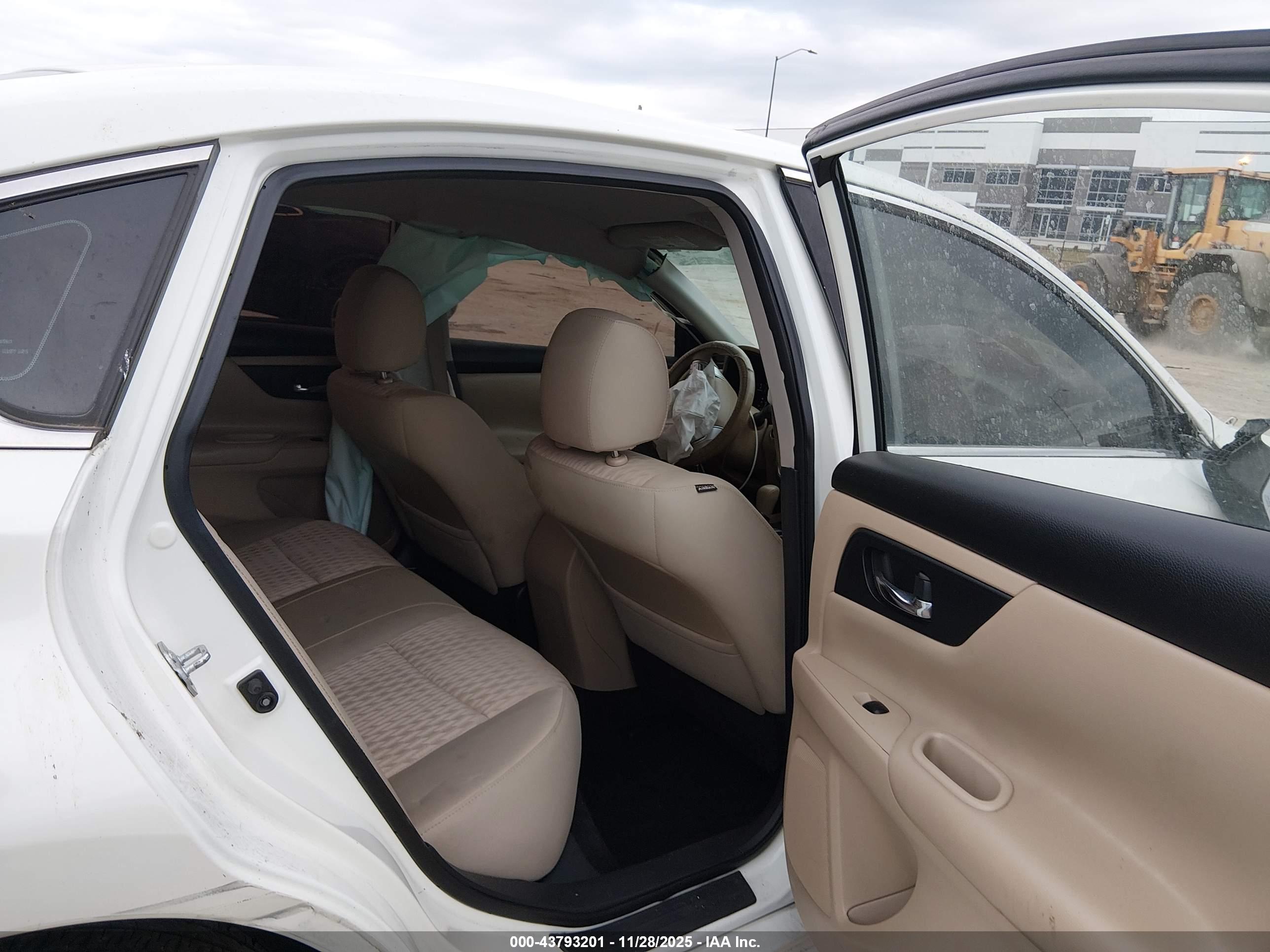 NISSAN ALTIMA image 8