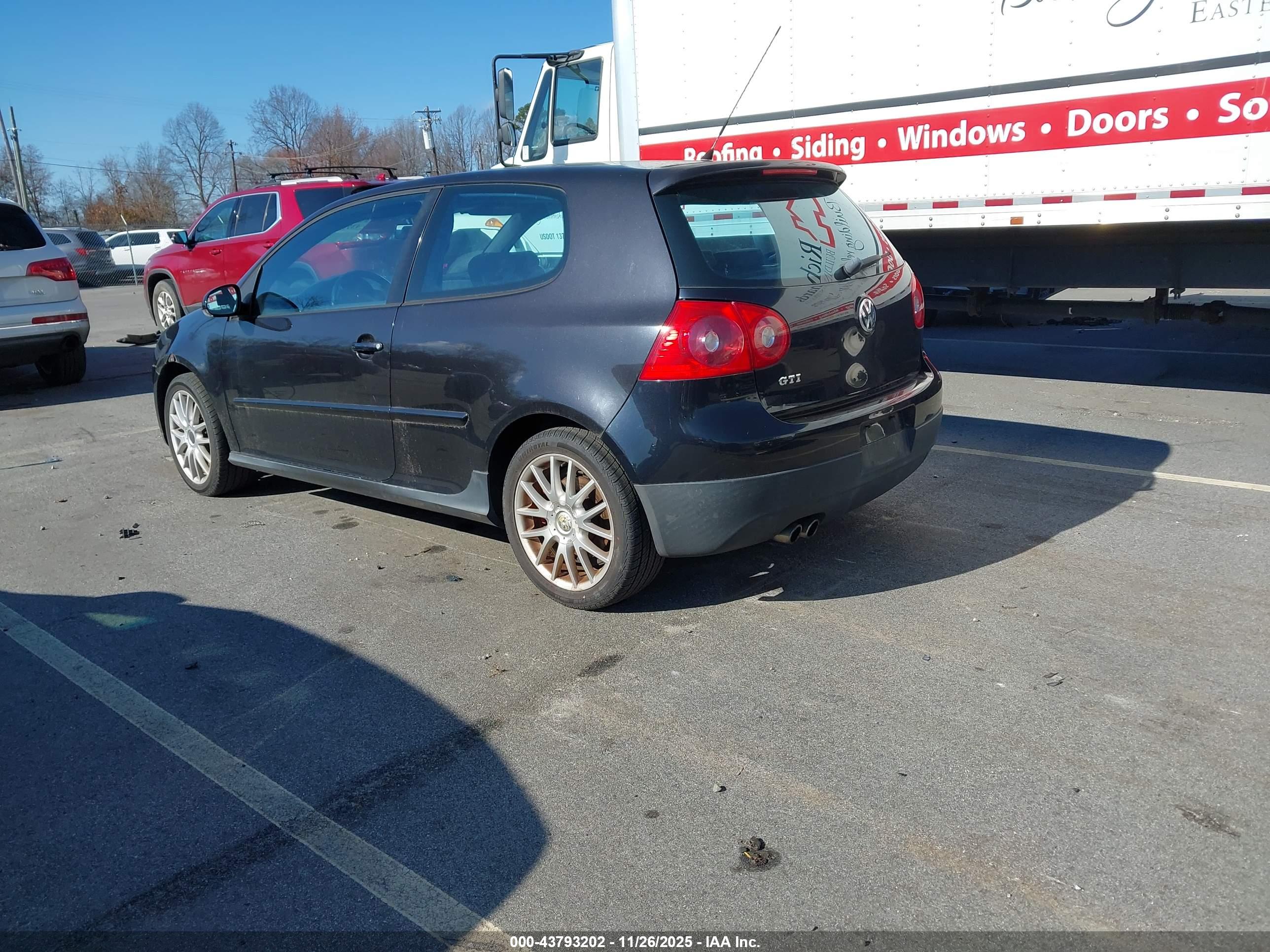 VOLKSWAGEN GTI image 3