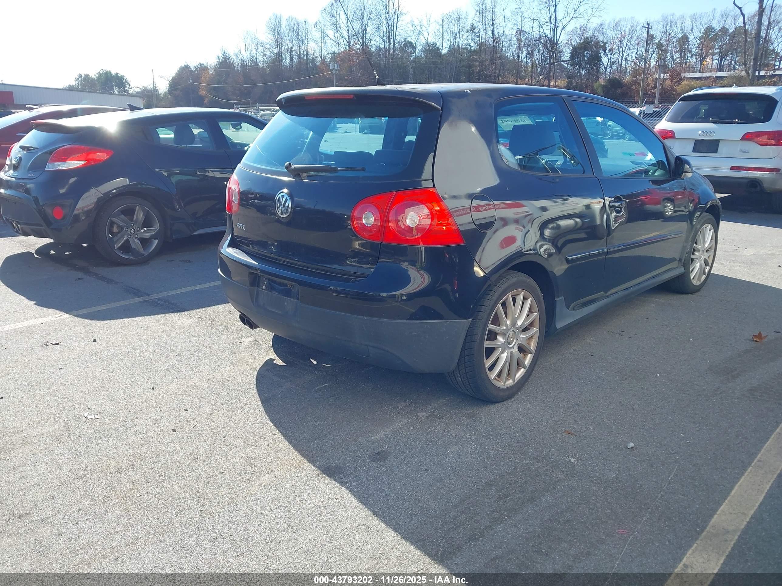 VOLKSWAGEN GTI image 4