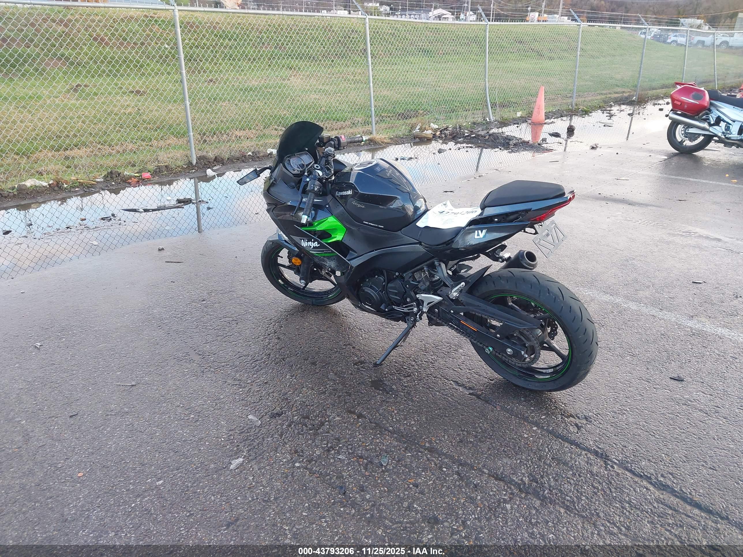 KAWASAKI EX400 image 3
