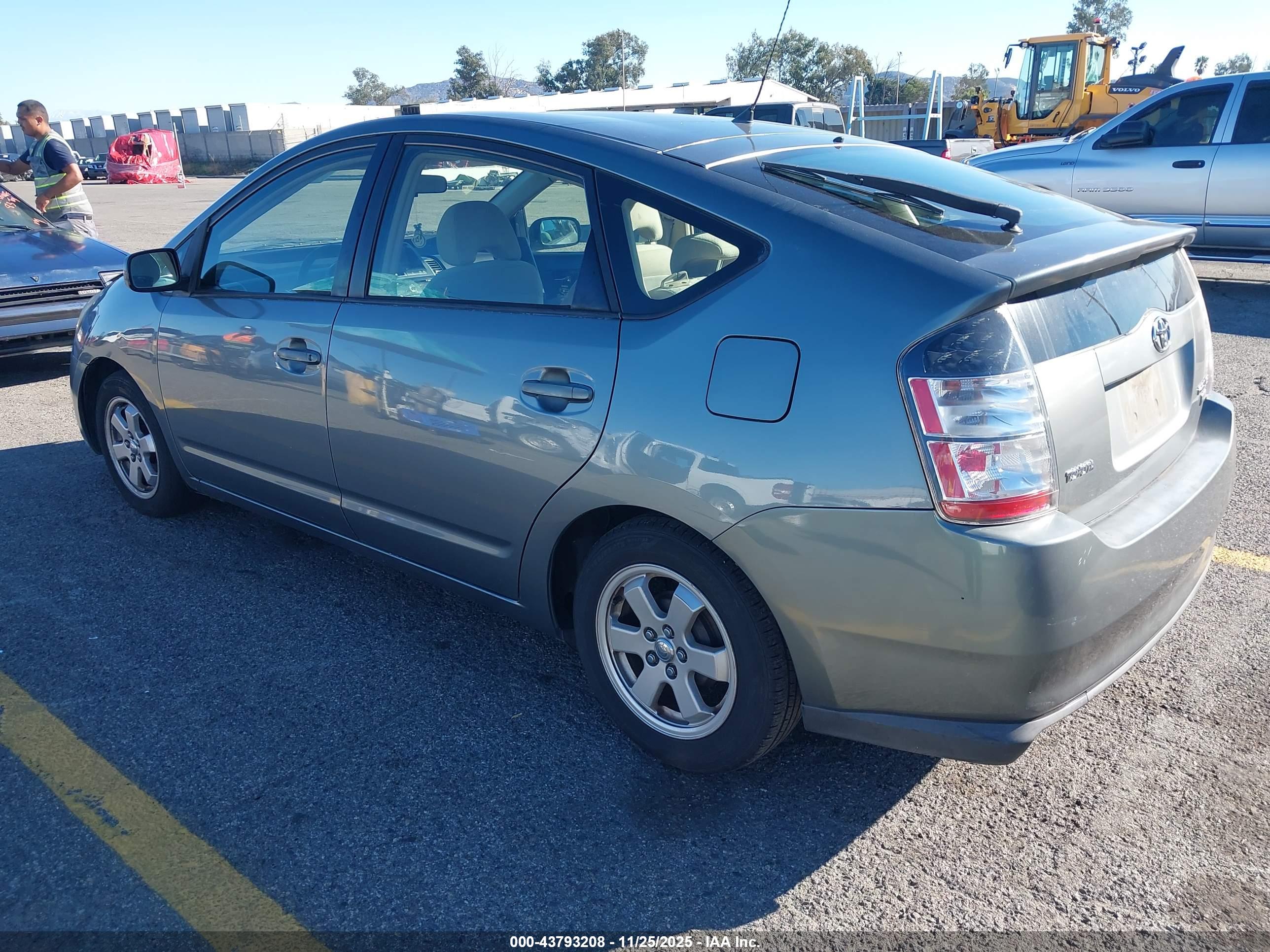 TOYOTA PRIUS image 3