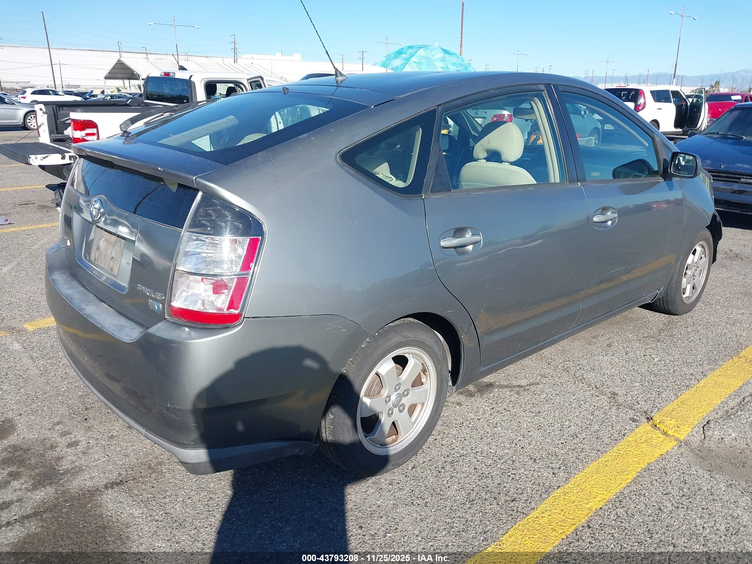 TOYOTA PRIUS image 4