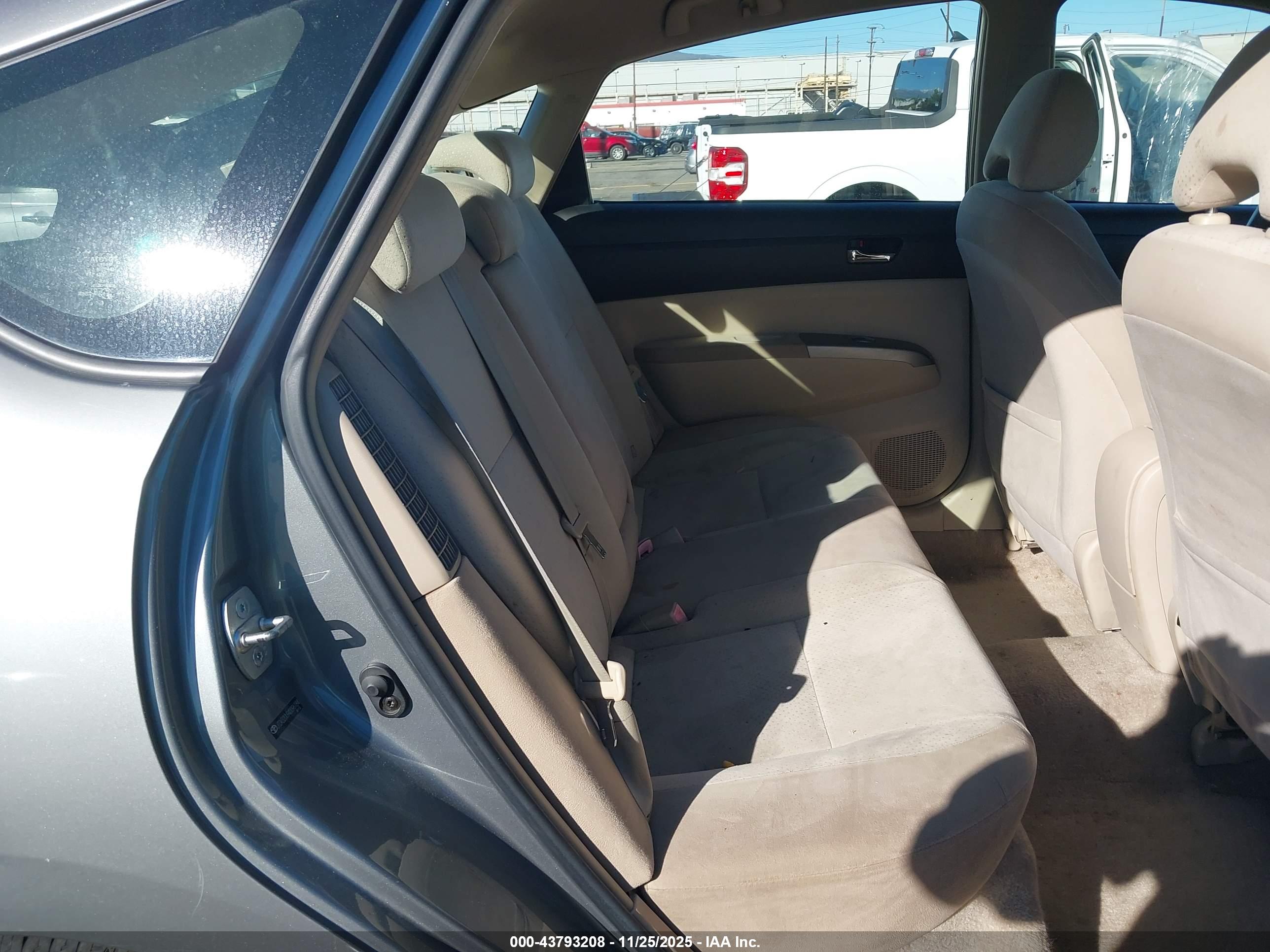 TOYOTA PRIUS image 8