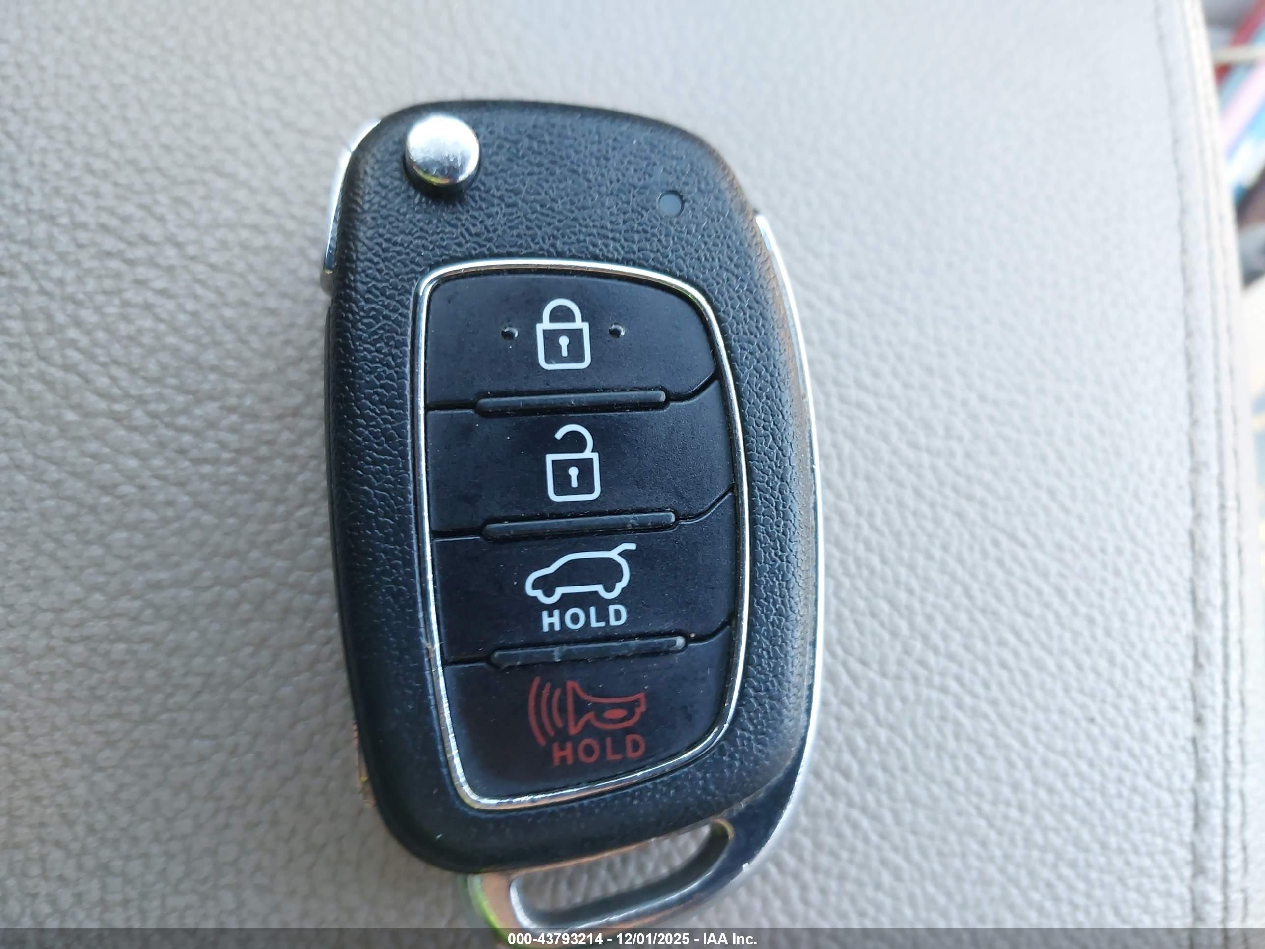 HYUNDAI TUCSON image 11