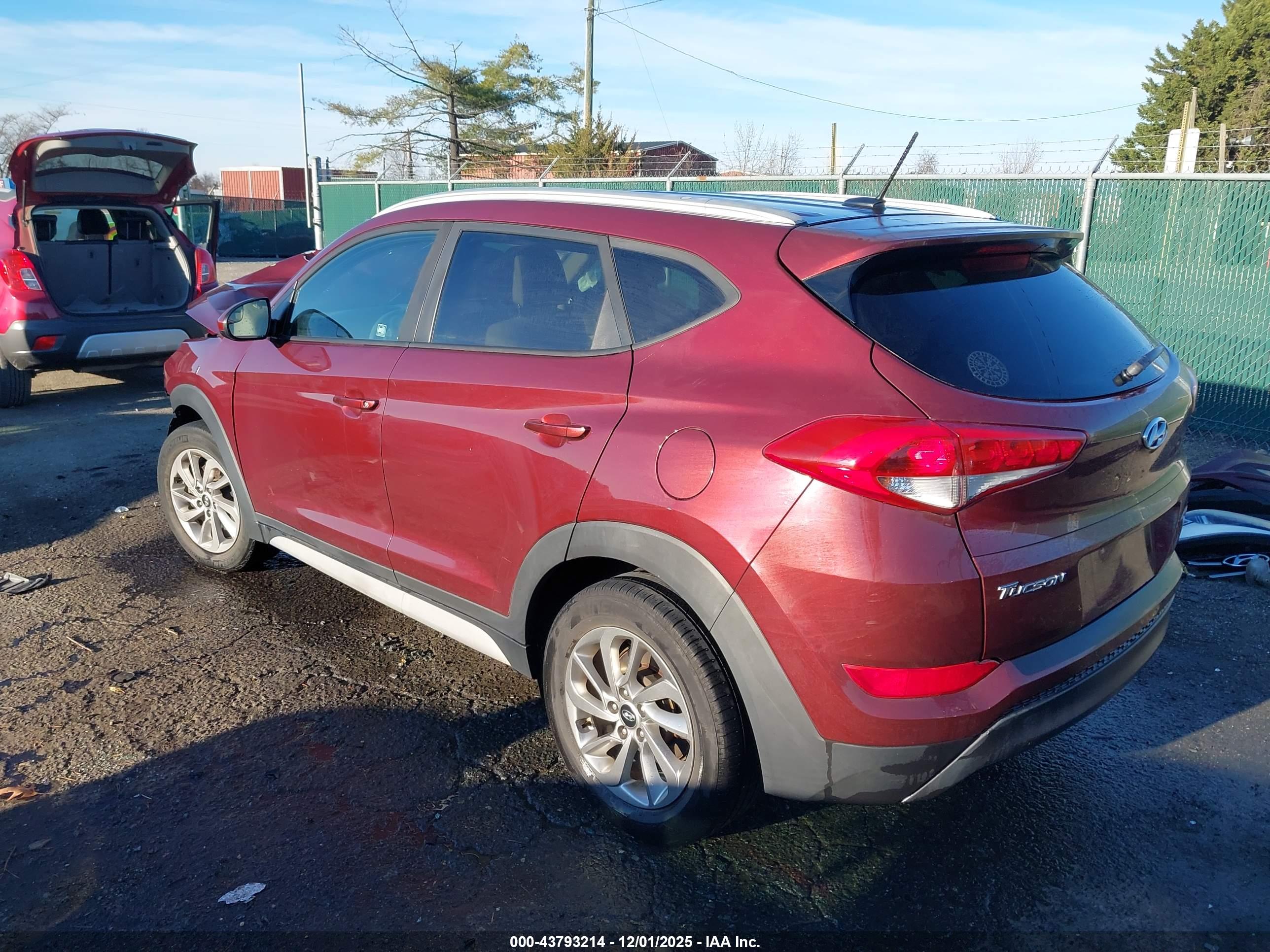 HYUNDAI TUCSON image 3