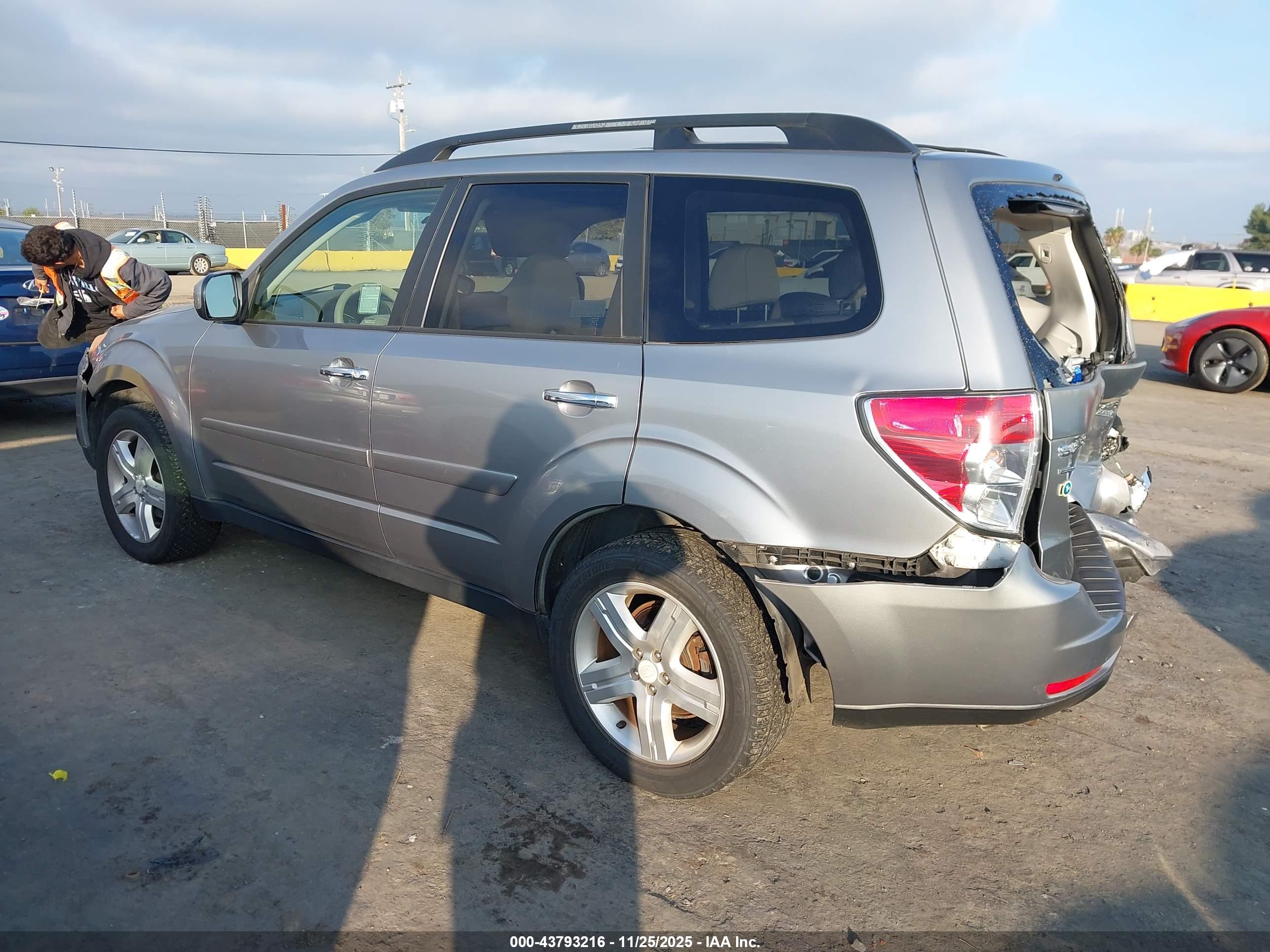 SUBARU FORESTER image 3