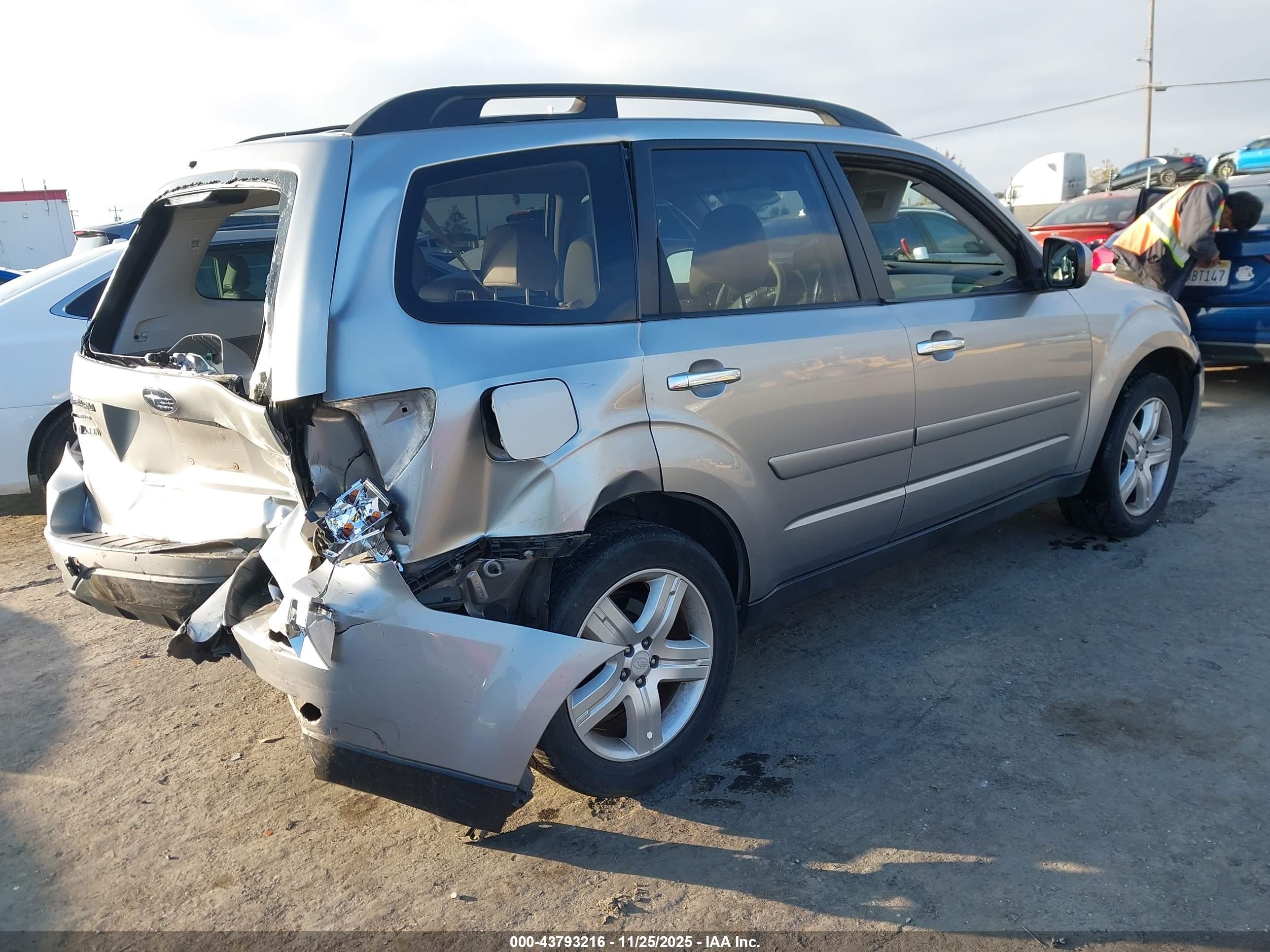SUBARU FORESTER image 4