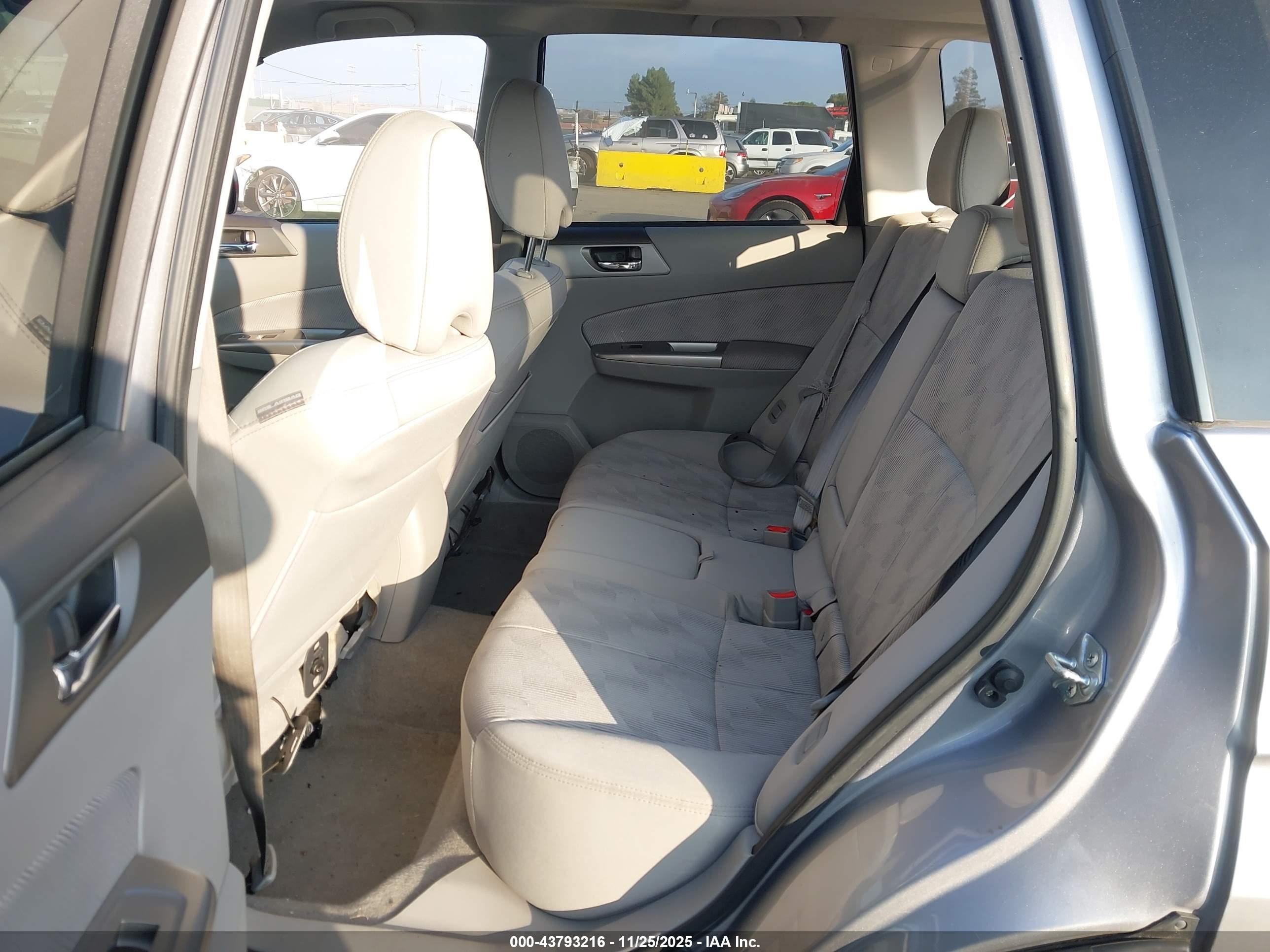 SUBARU FORESTER image 8