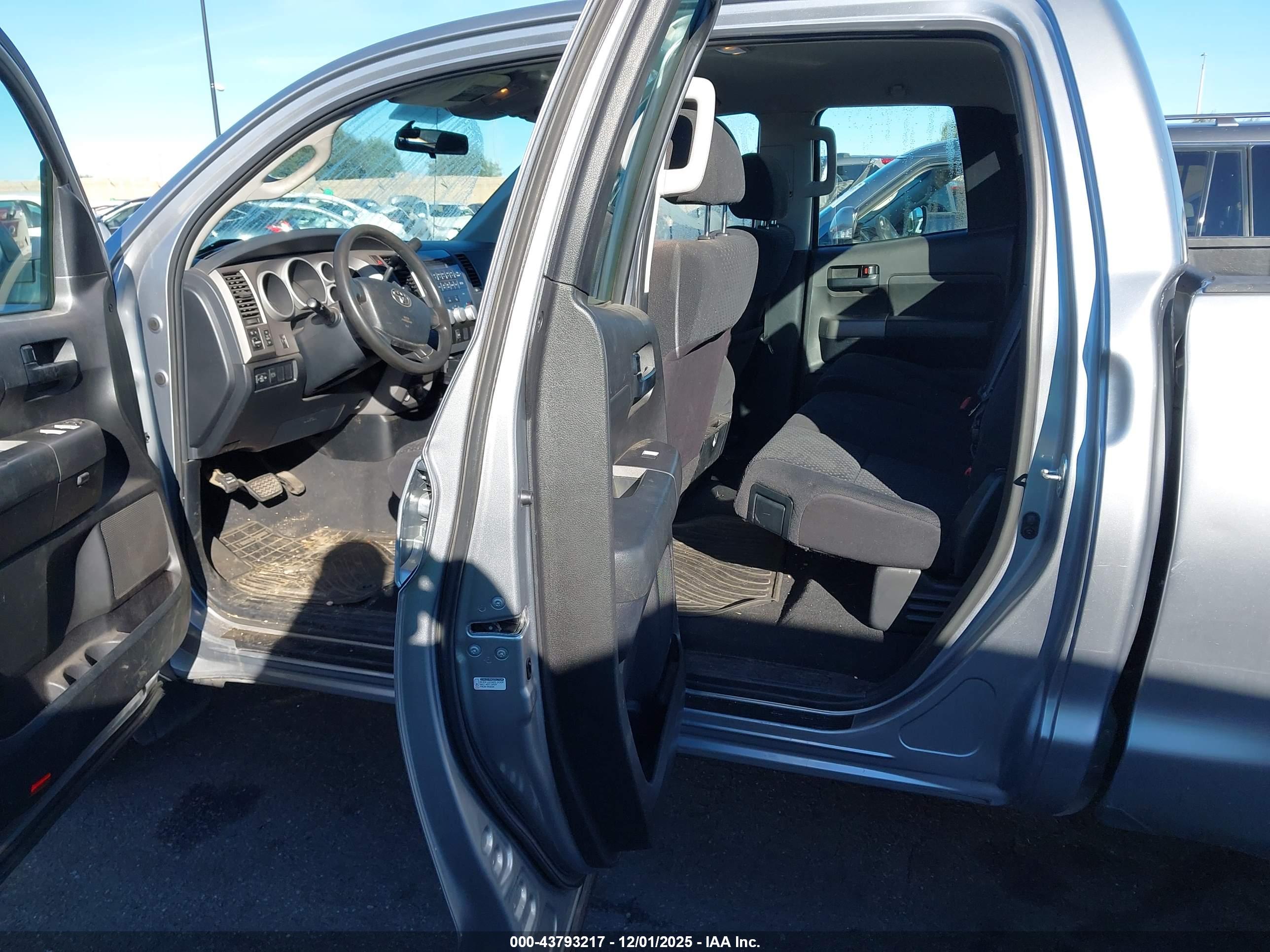 TOYOTA TUNDRA image 8