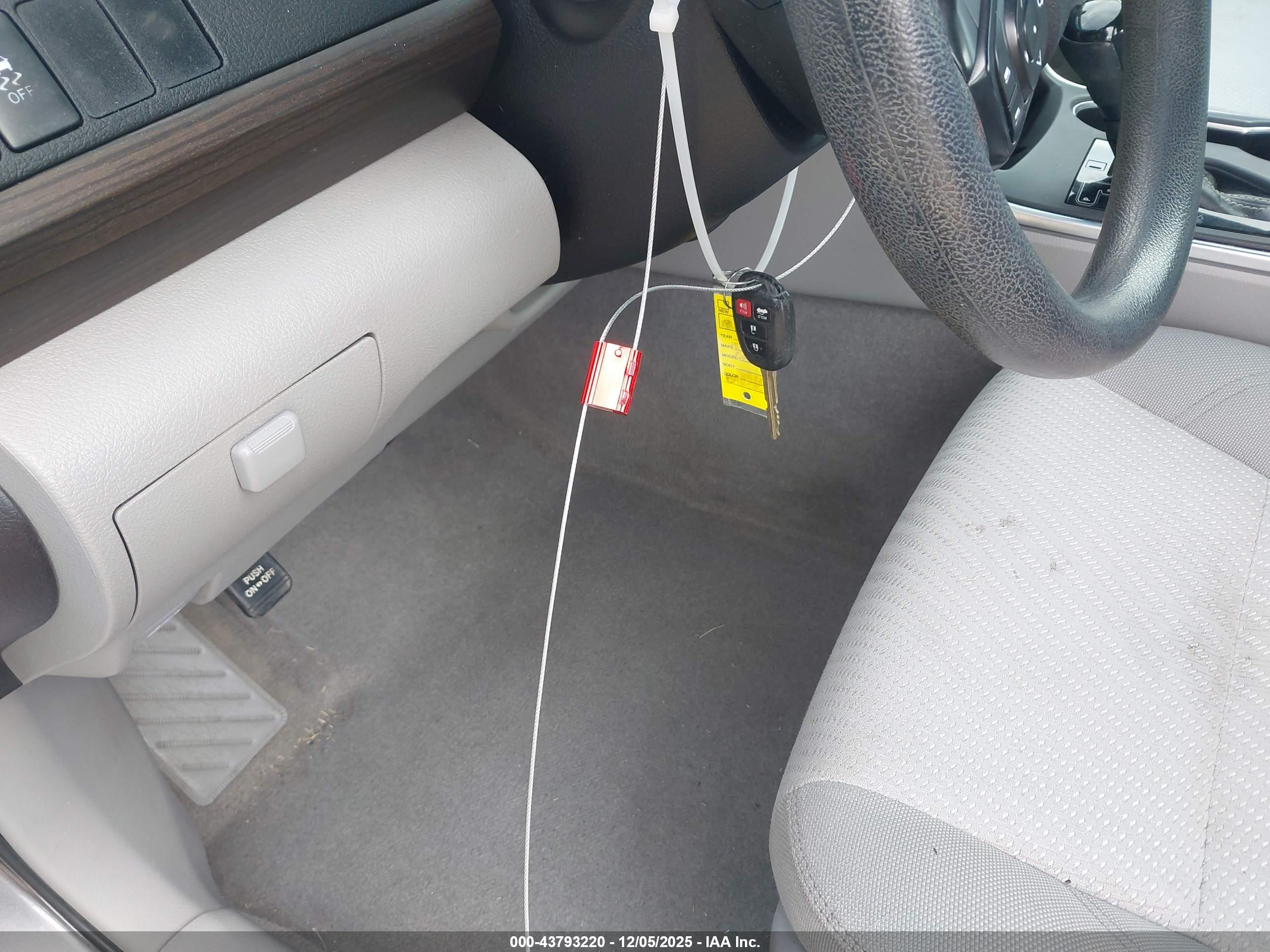 TOYOTA CAMRY image 11