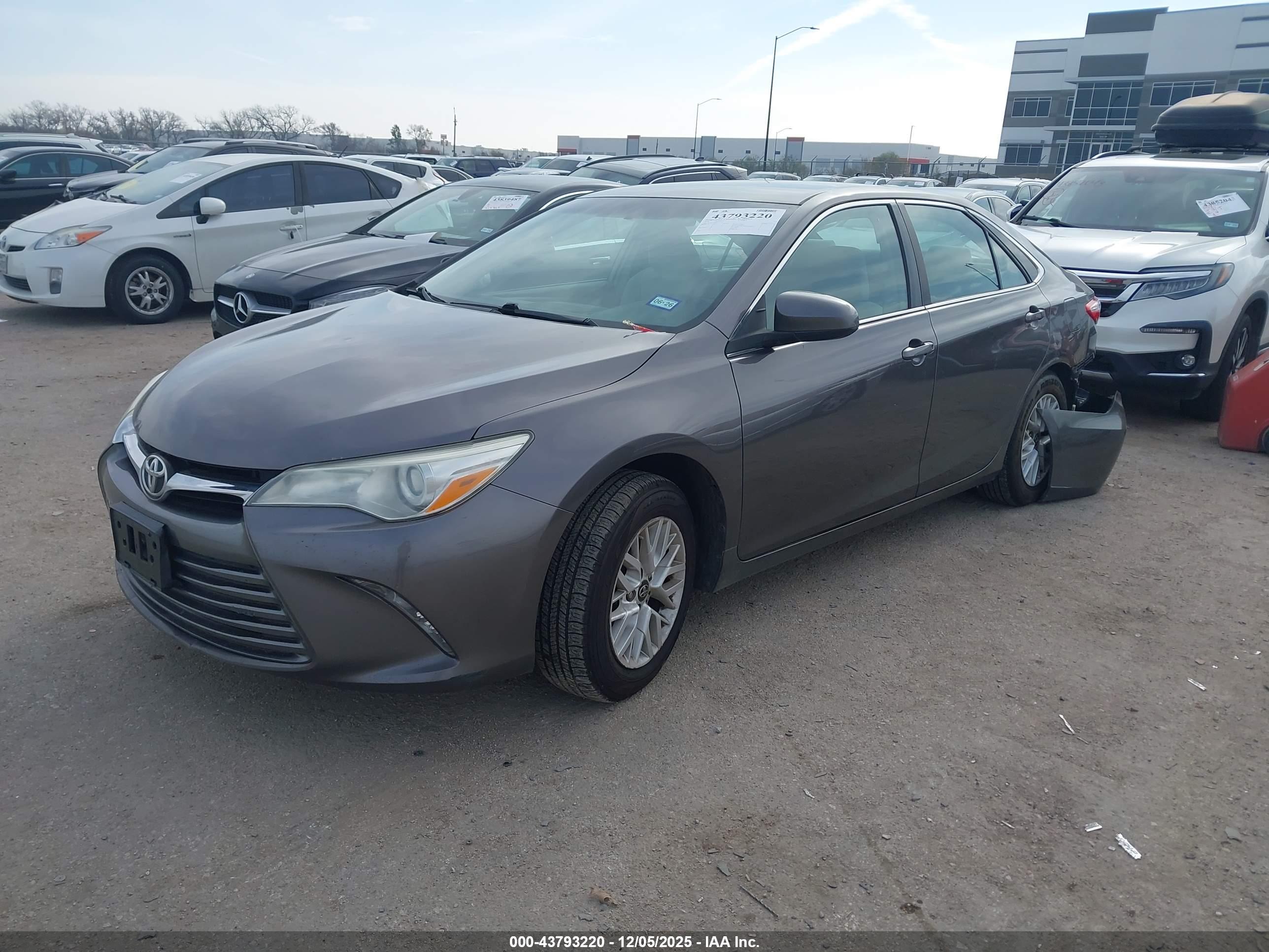 TOYOTA CAMRY image 2