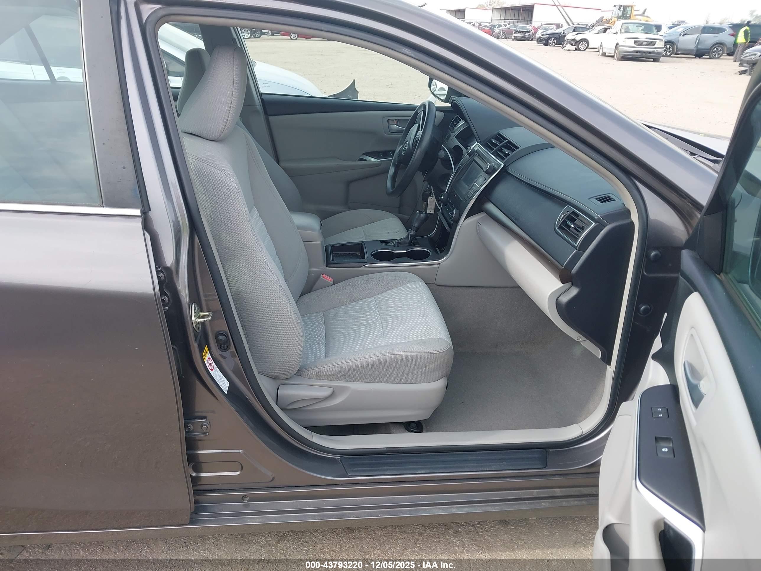 TOYOTA CAMRY image 5