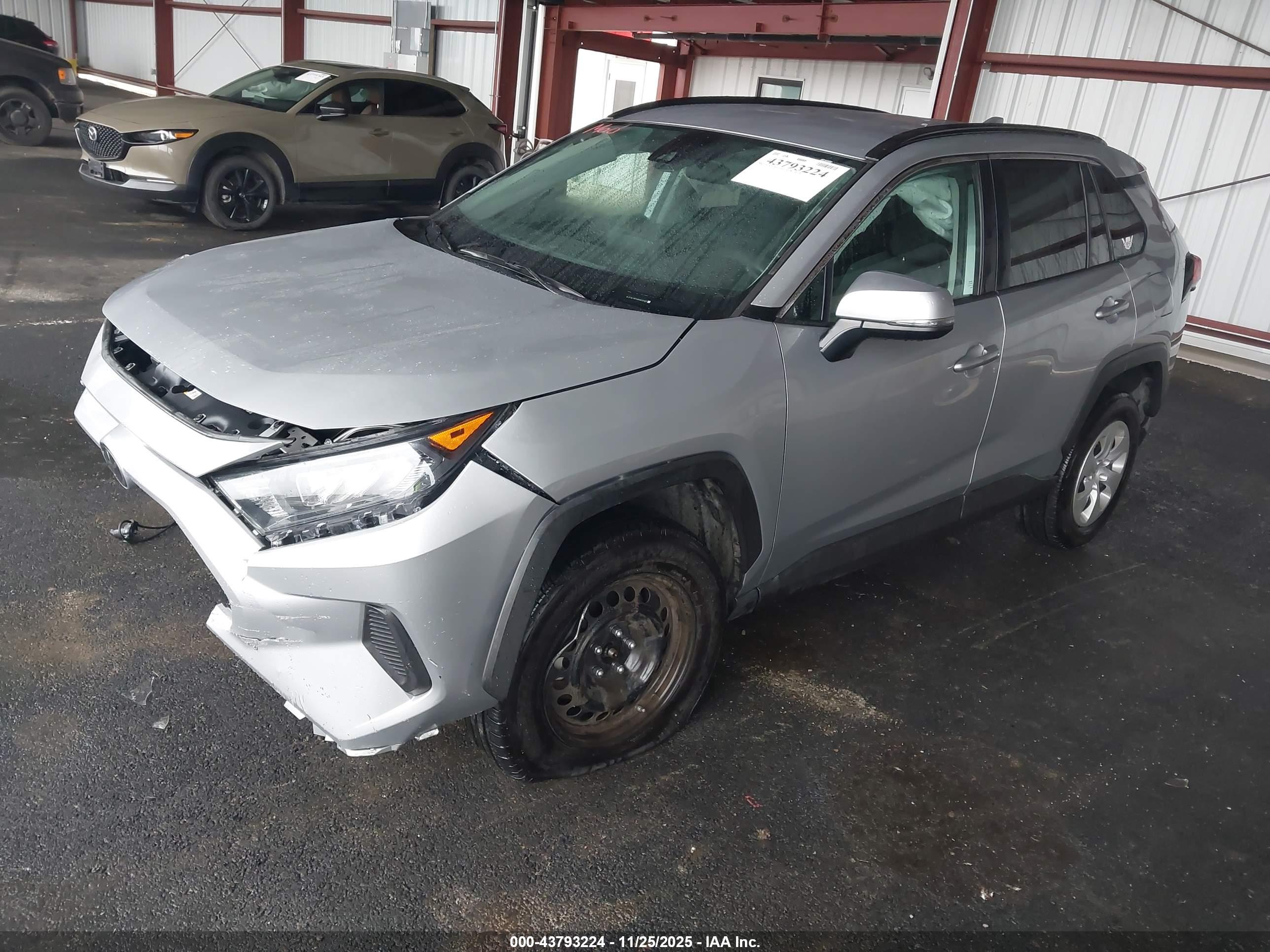 TOYOTA RAV4 image 2