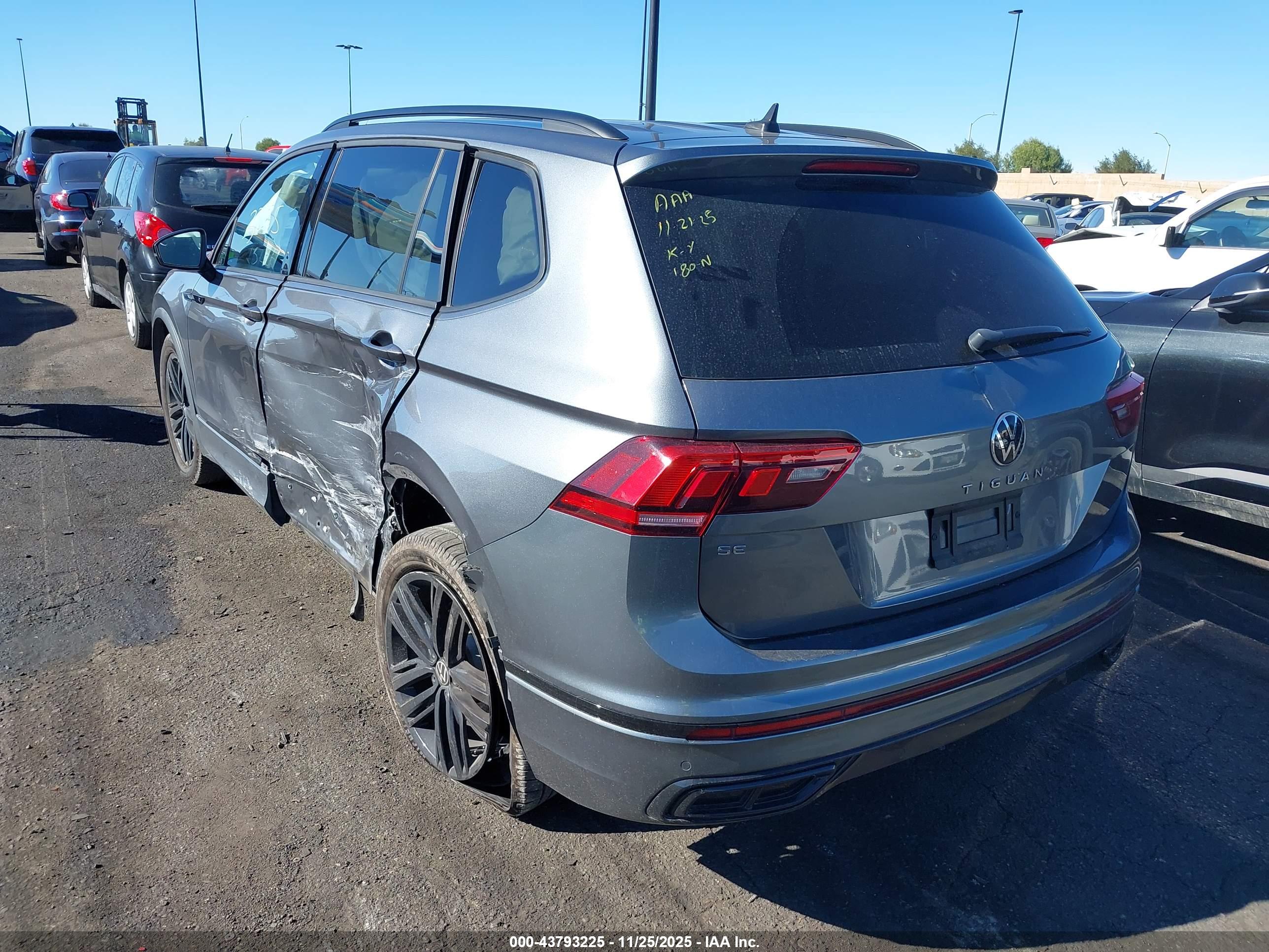 VOLKSWAGEN TIGUAN image 3
