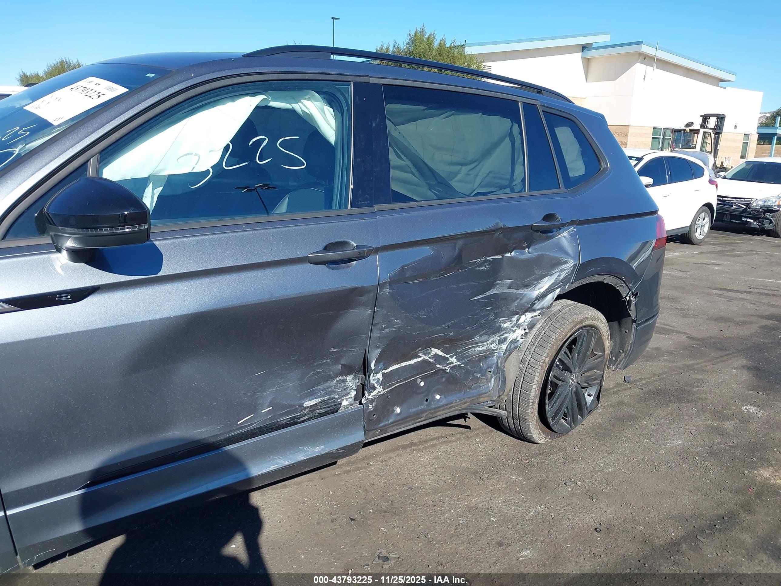 VOLKSWAGEN TIGUAN image 6