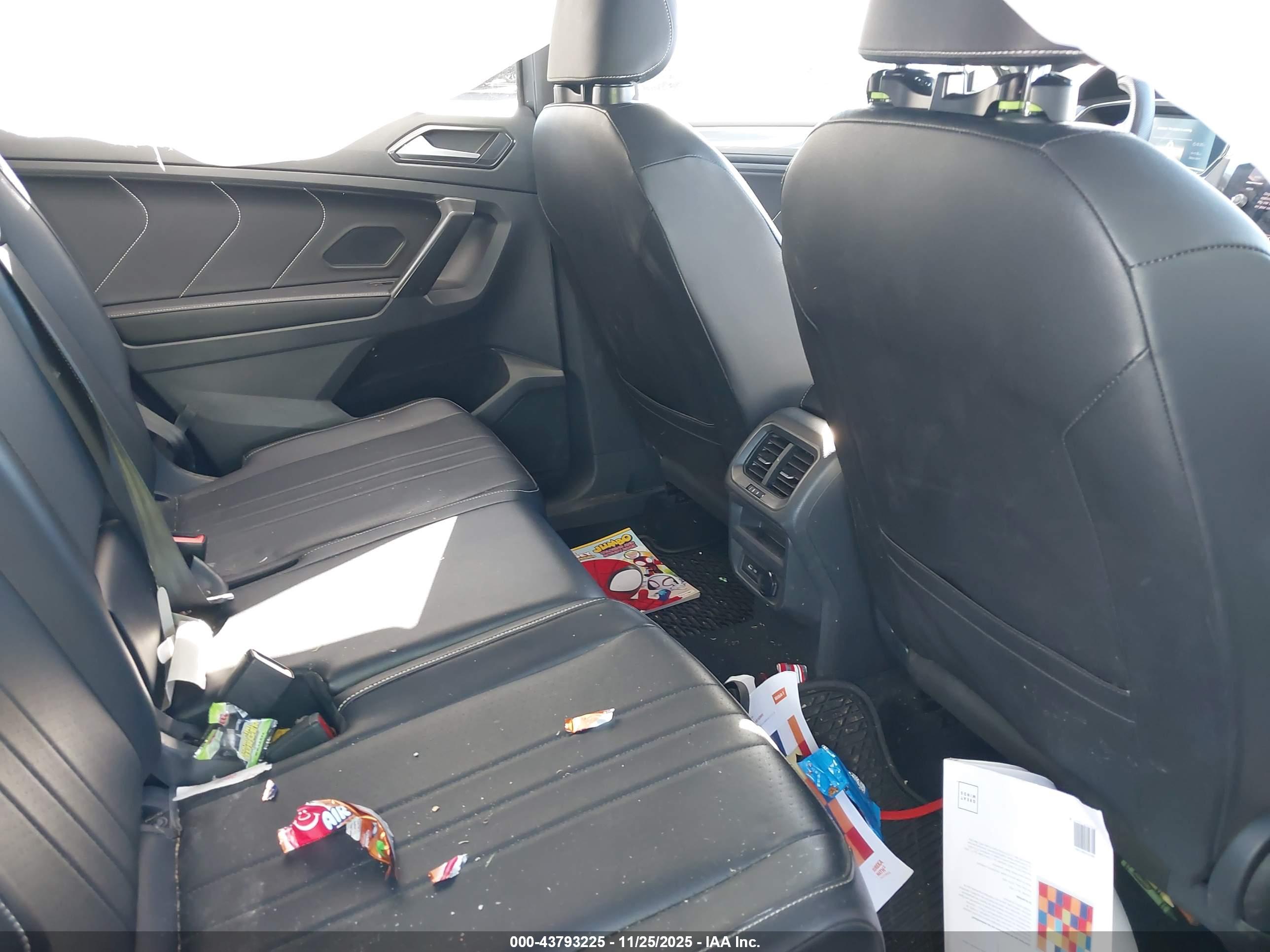 VOLKSWAGEN TIGUAN image 8