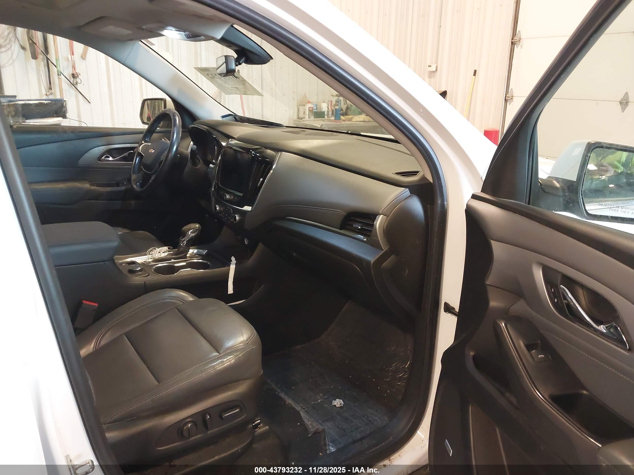 CHEVROLET TRAVERSE image 5