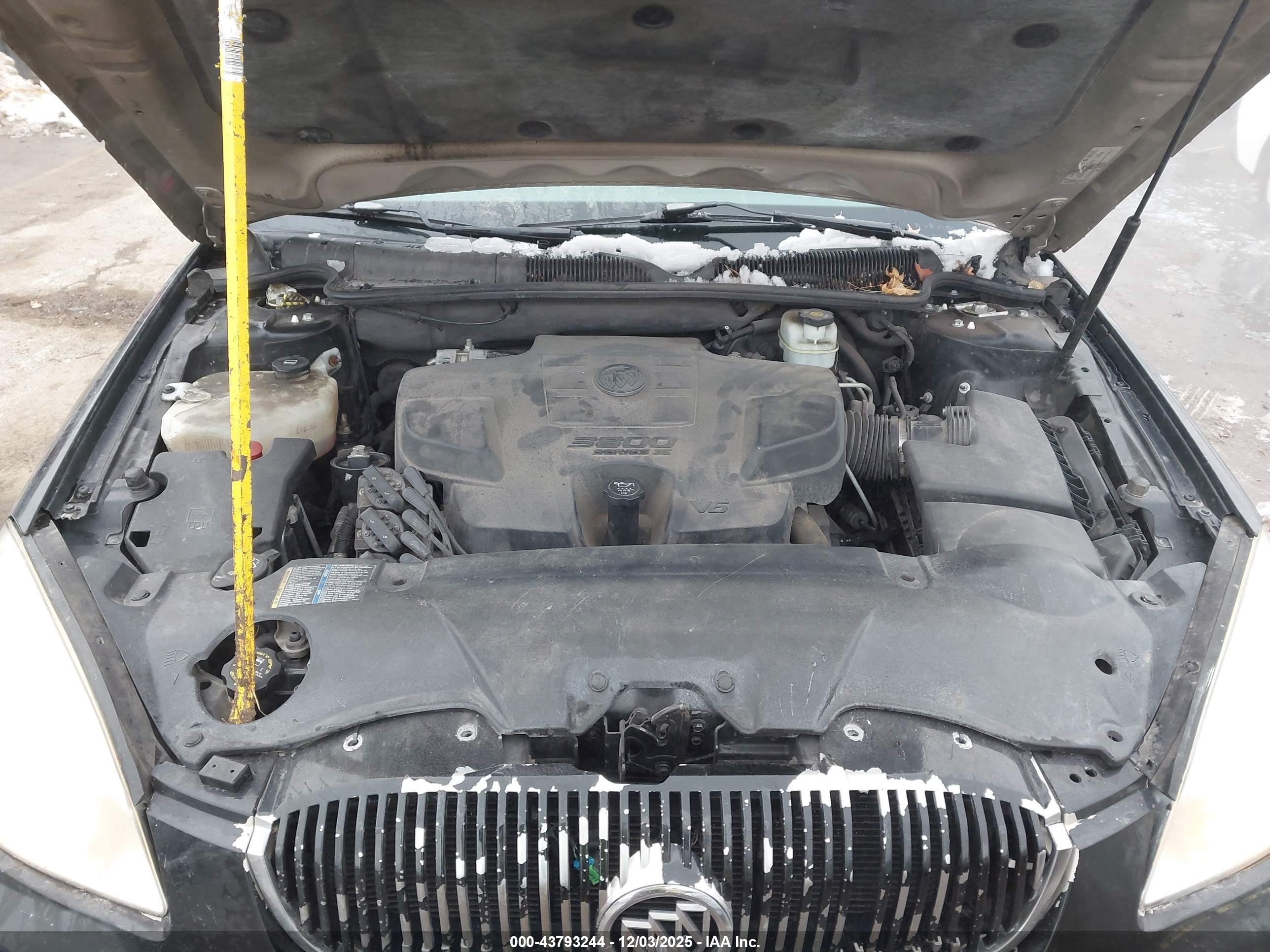 BUICK LUCERNE image 10