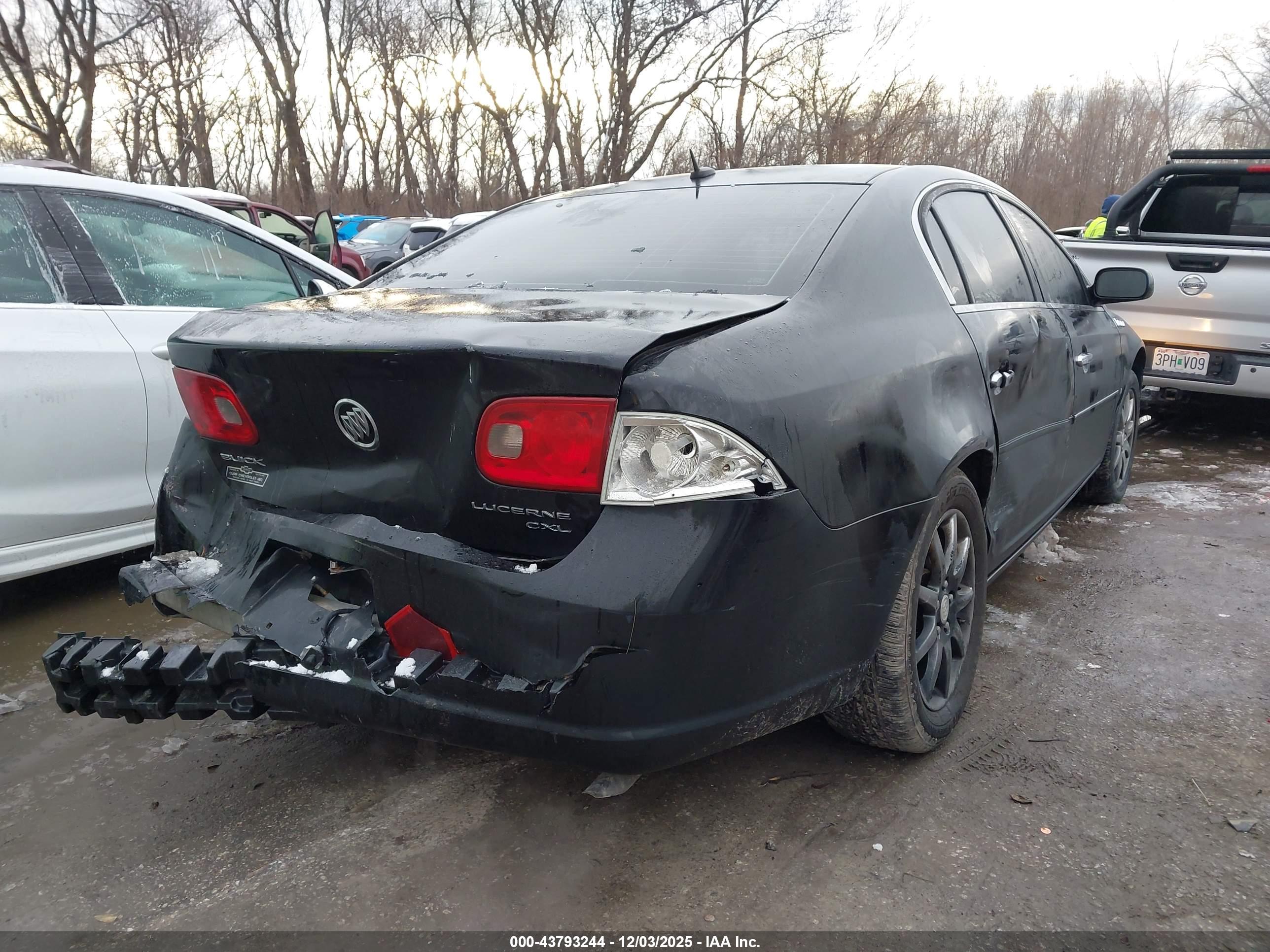 BUICK LUCERNE image 4