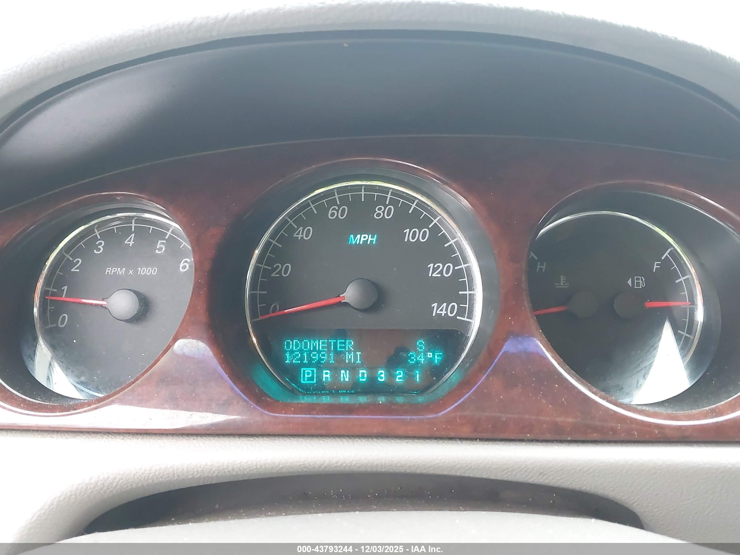 BUICK LUCERNE image 7