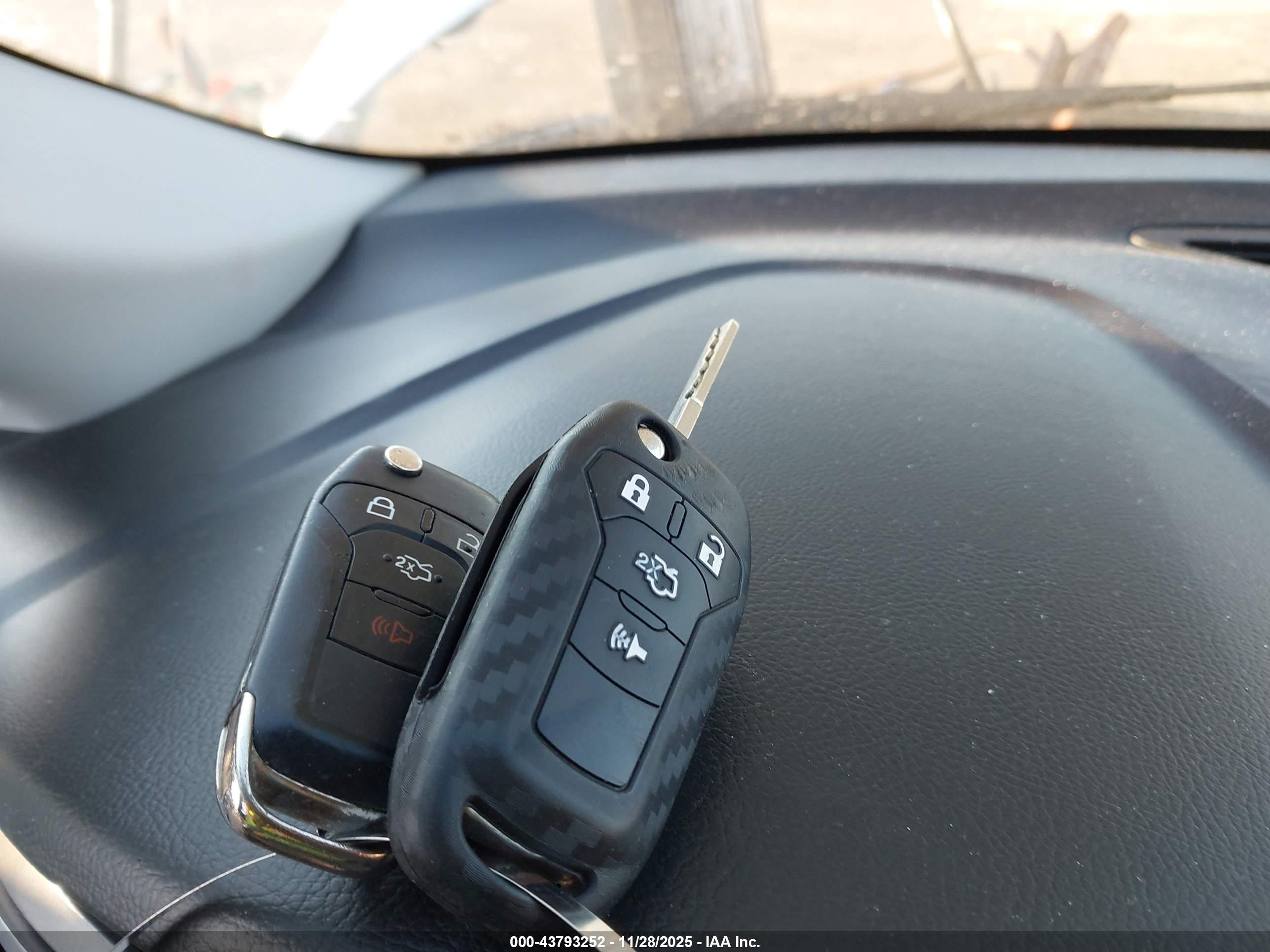FORD FUSION image 11