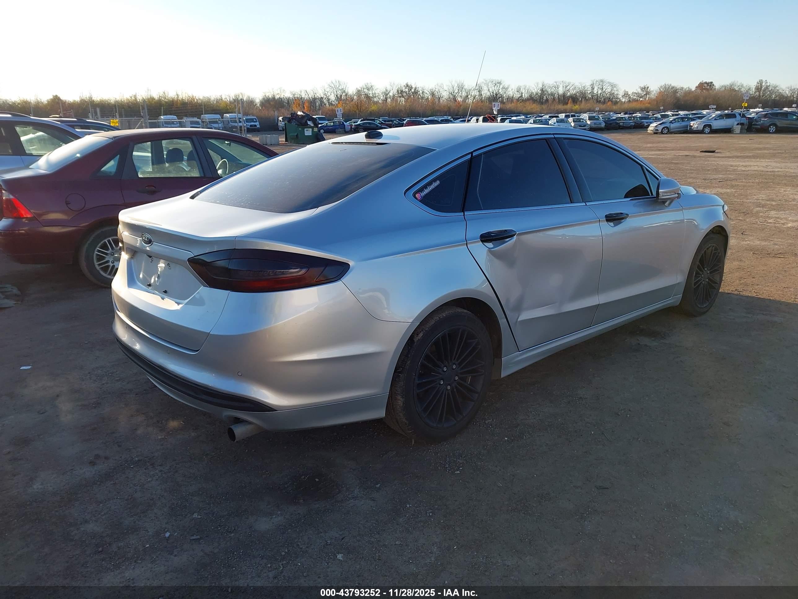 FORD FUSION image 4