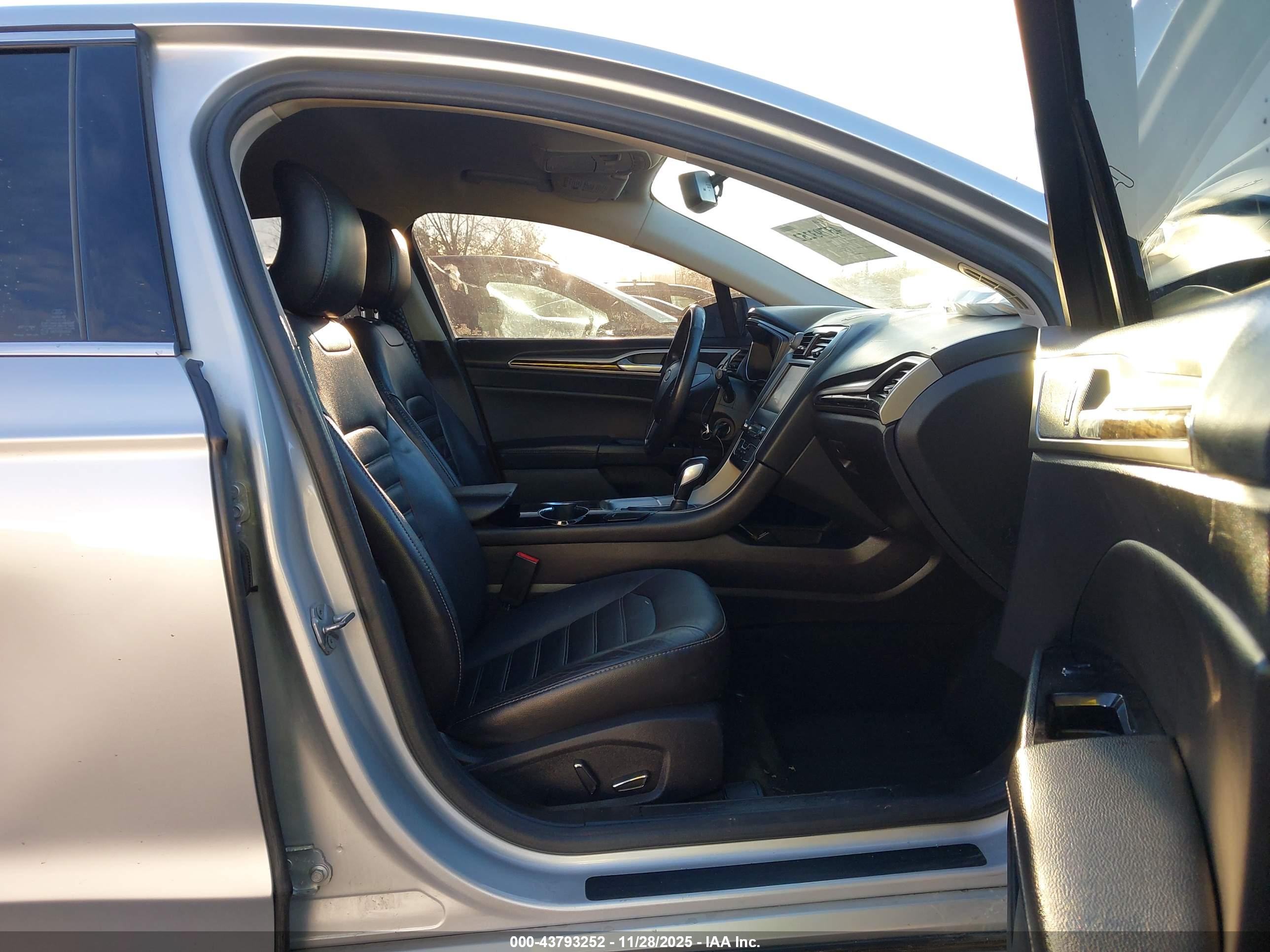 FORD FUSION image 5