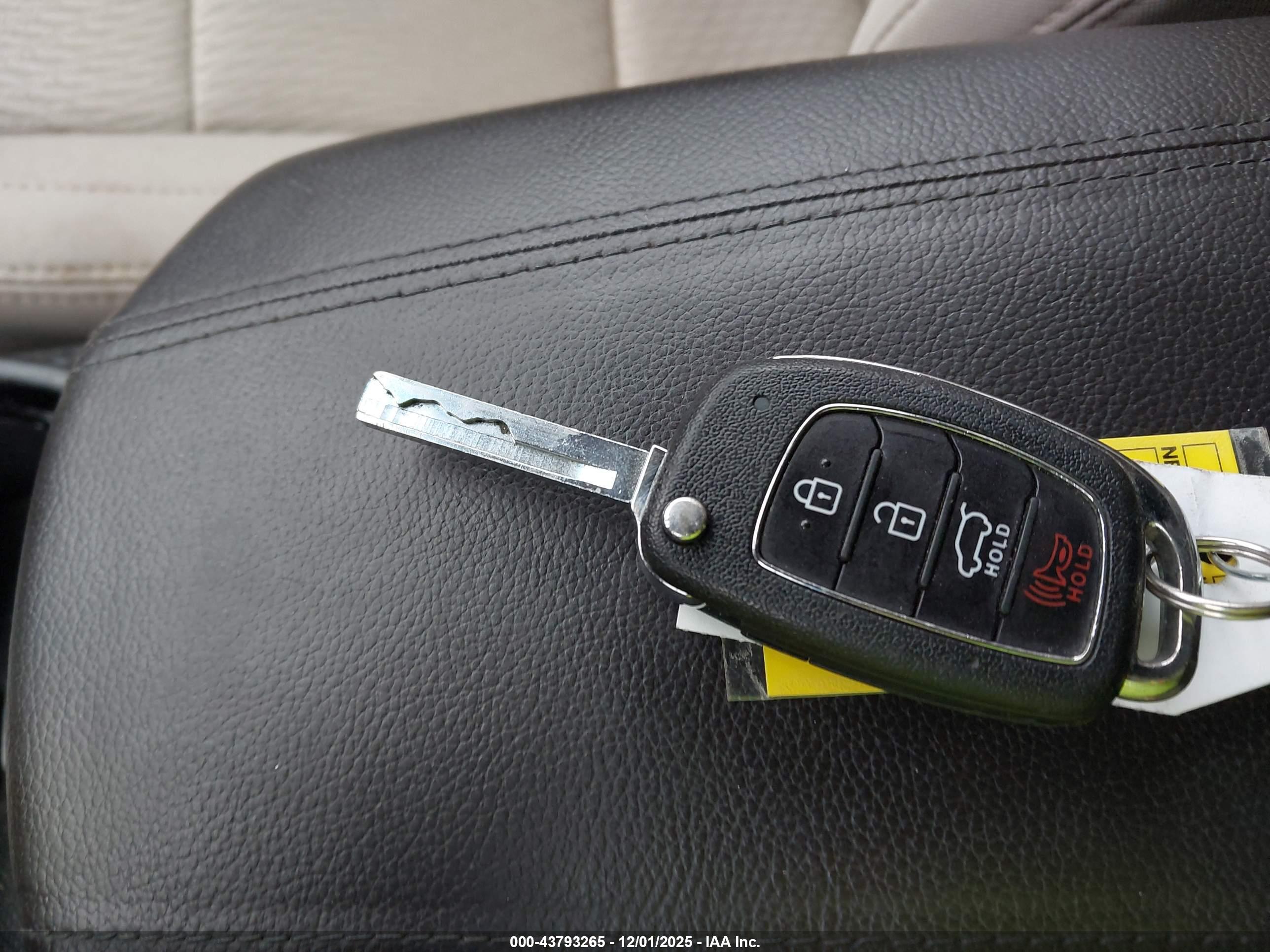 HYUNDAI SANTA image 11