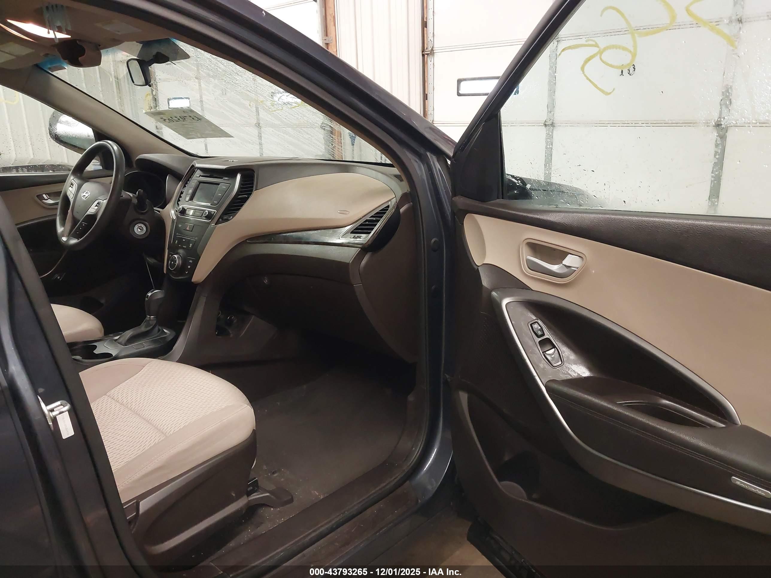 HYUNDAI SANTA image 5