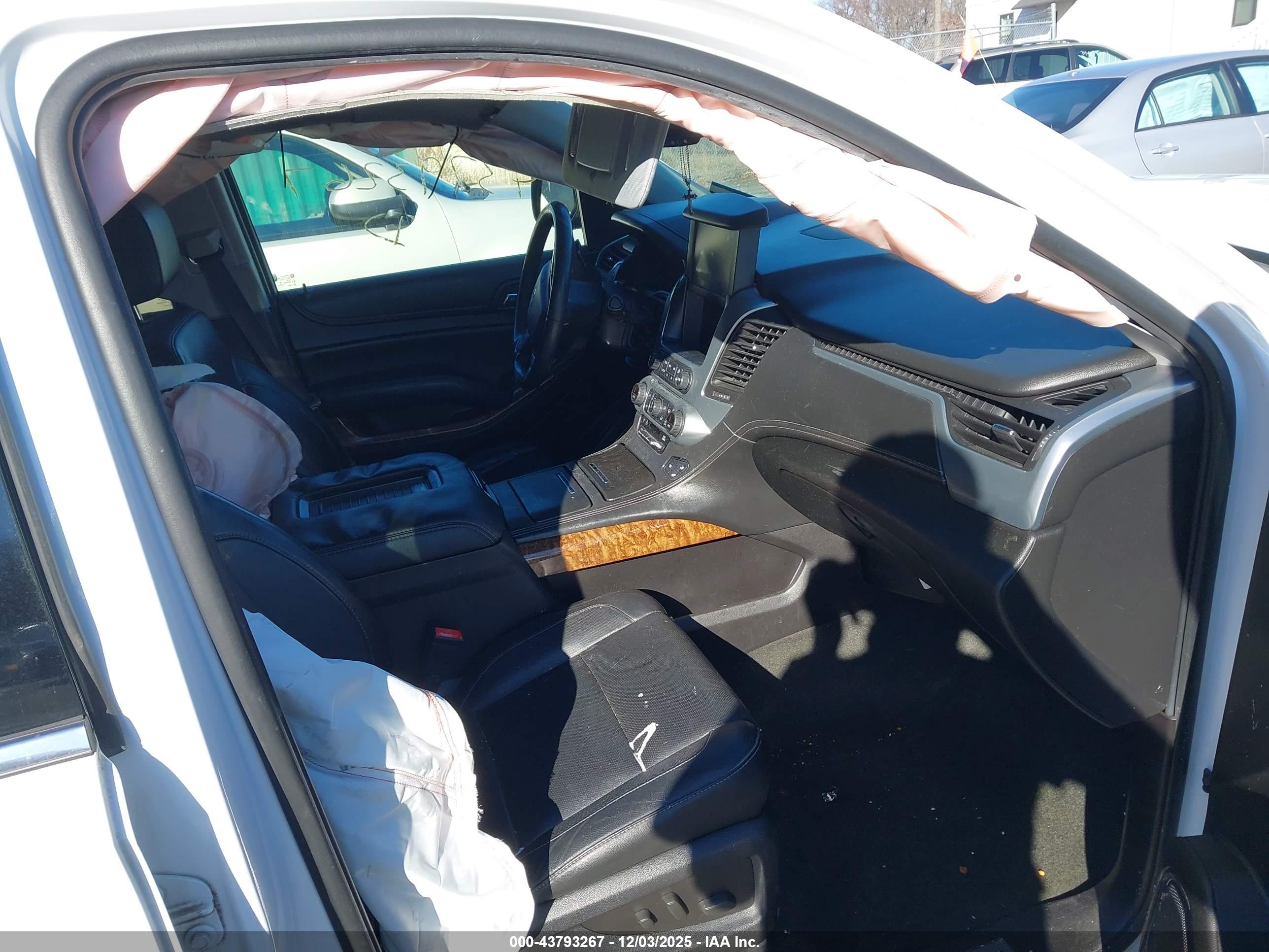 CHEVROLET SUBURBAN image 5