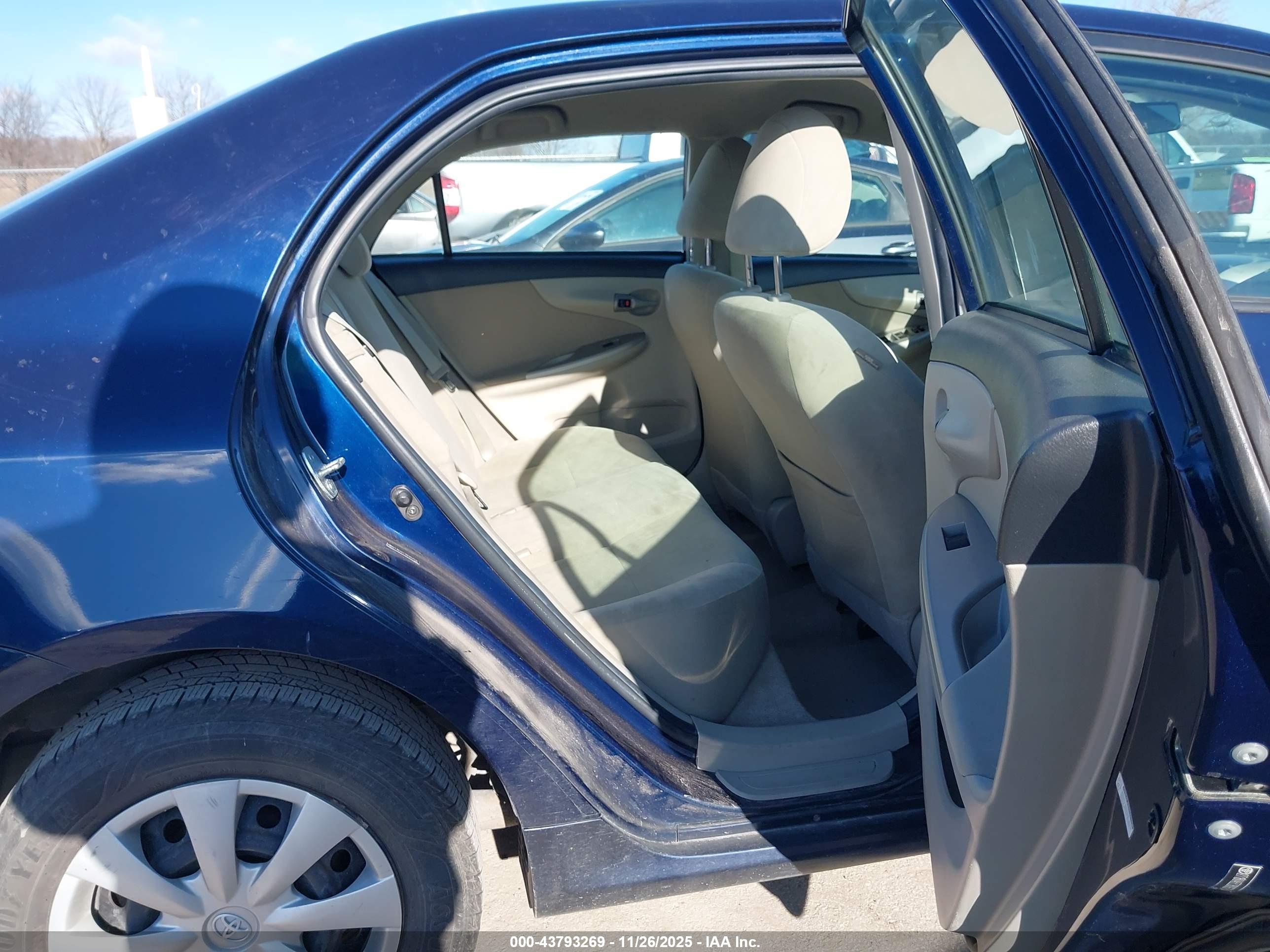 TOYOTA COROLLA image 8