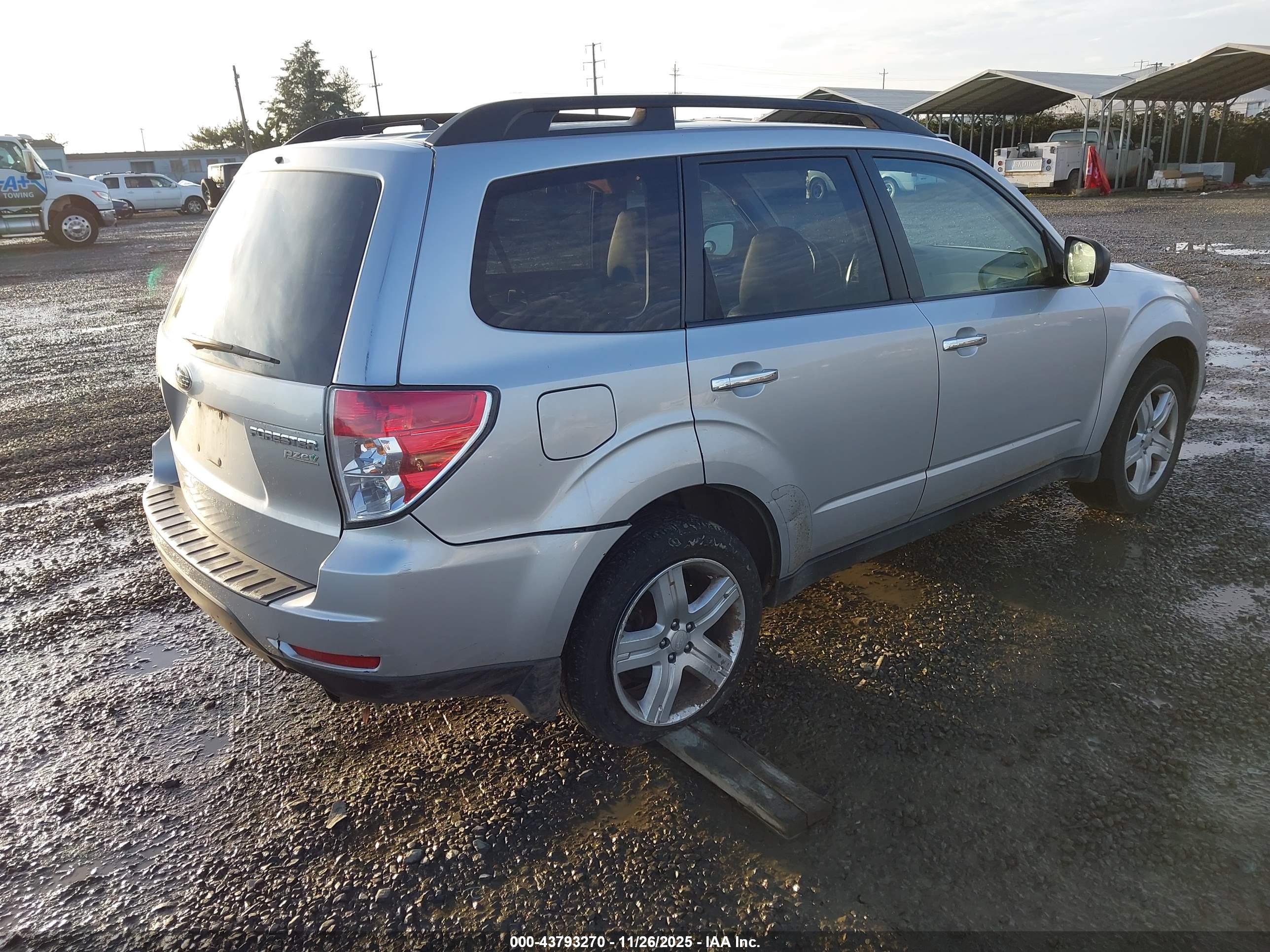 SUBARU FORESTER image 4