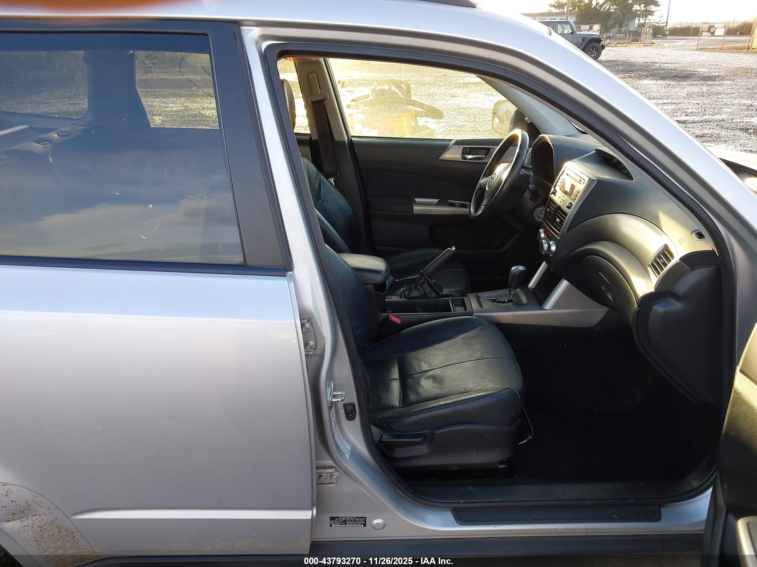 SUBARU FORESTER image 5
