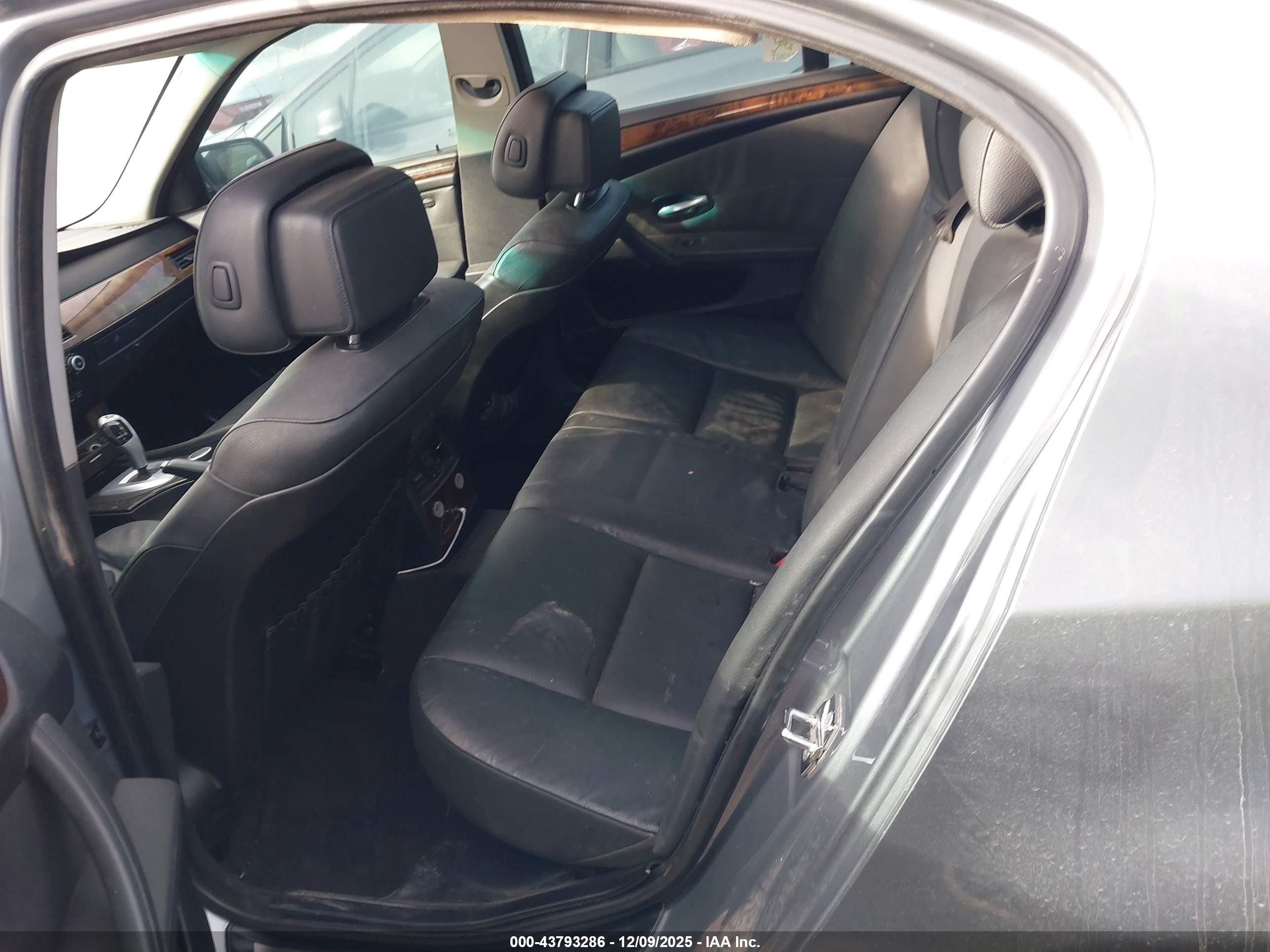 BMW 528I image 8